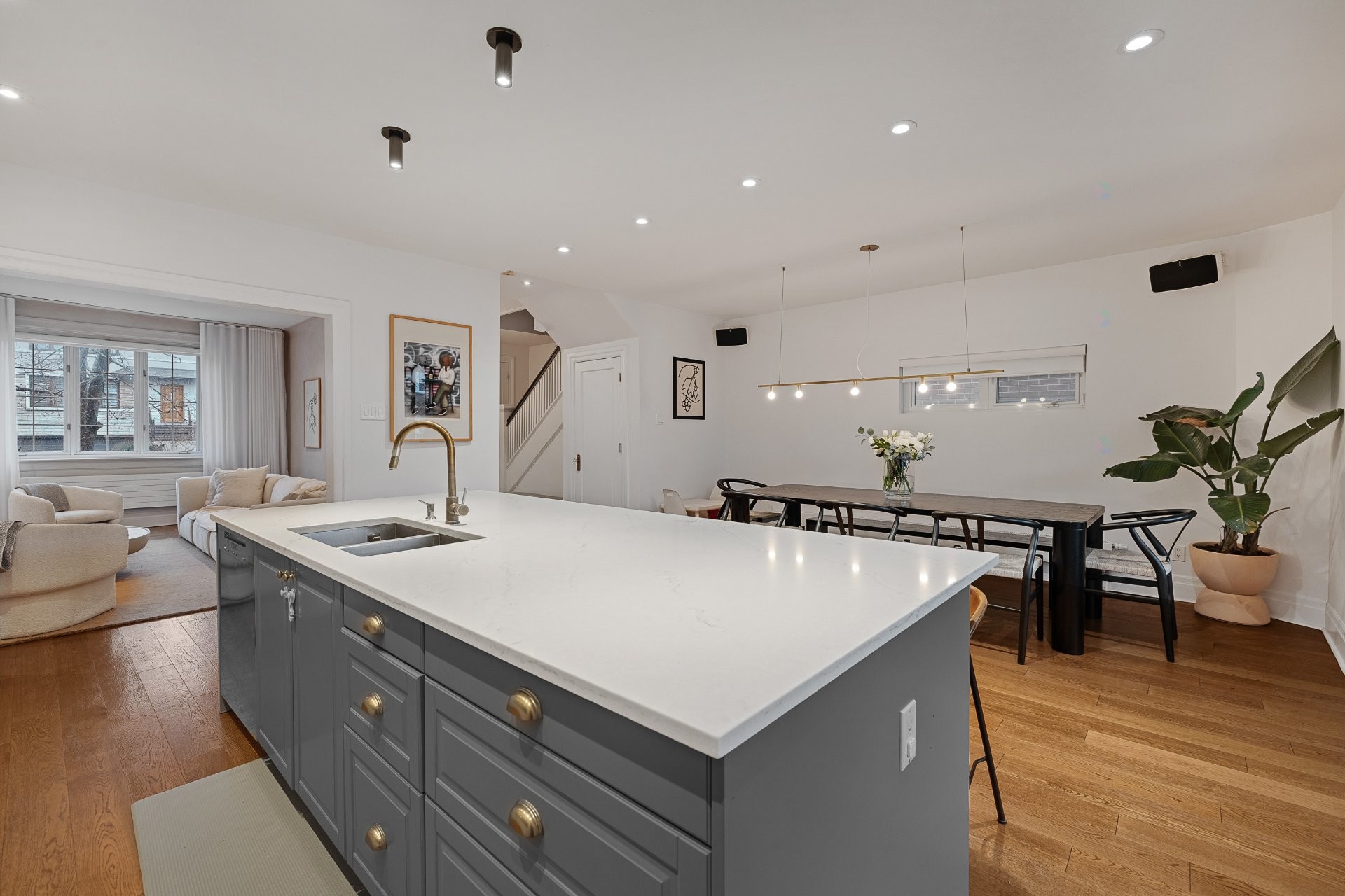 









34


Av. Courcelette

,
Montréal (Outremont),




QC
H2V3A6

