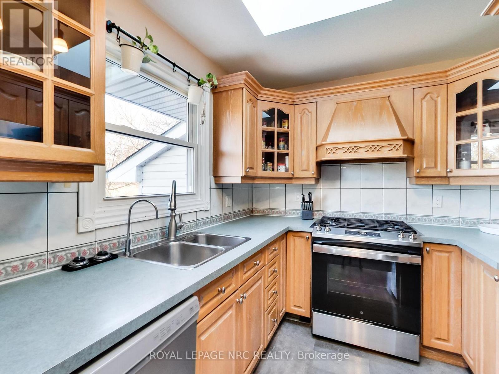 












9183 SILVER STREET

,
West Lincoln,




Ontario
L0R1E0

