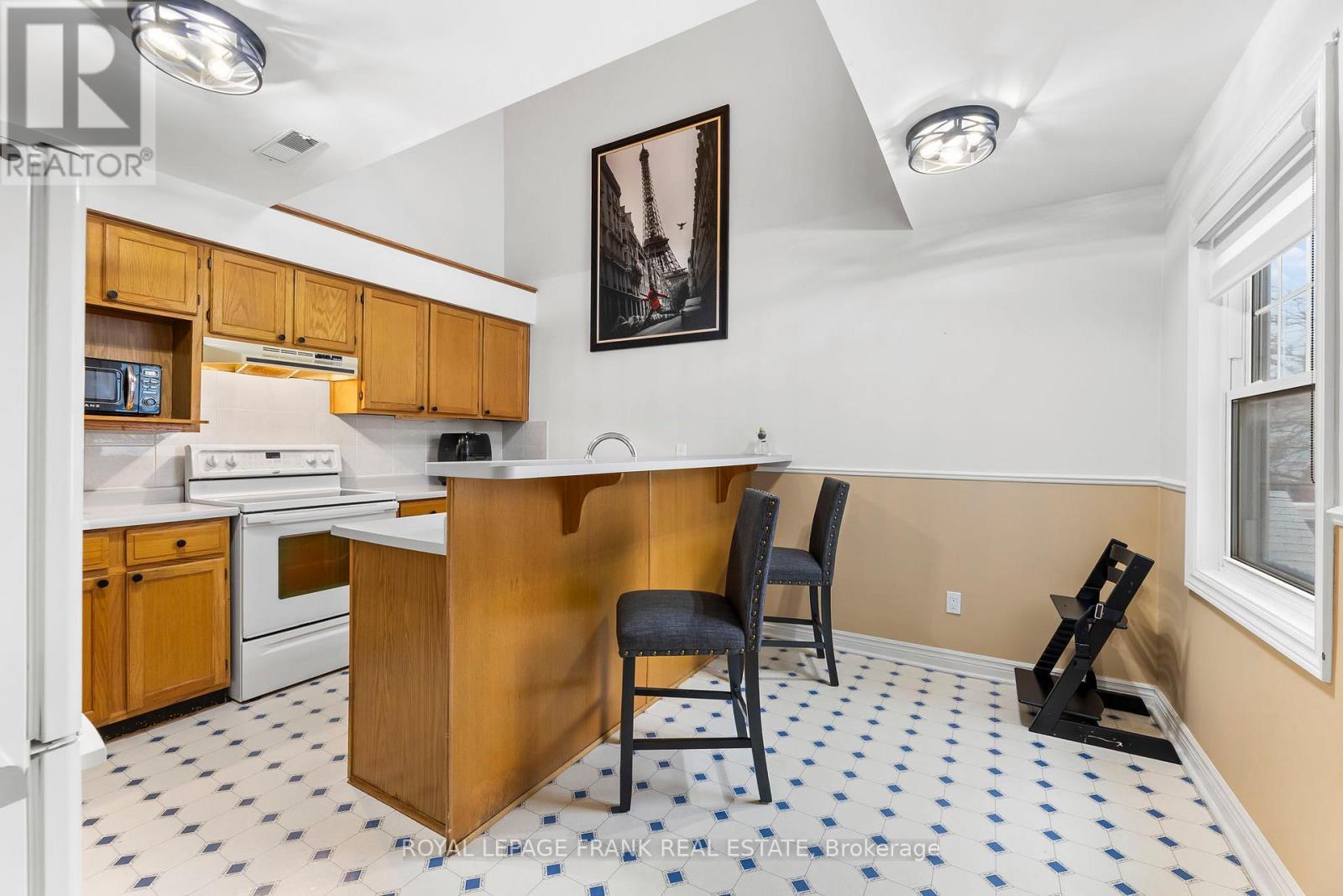 












E12 - 1665 NASH ROAD

,
Clarington (Courtice),




Ontario
L1E1S8

