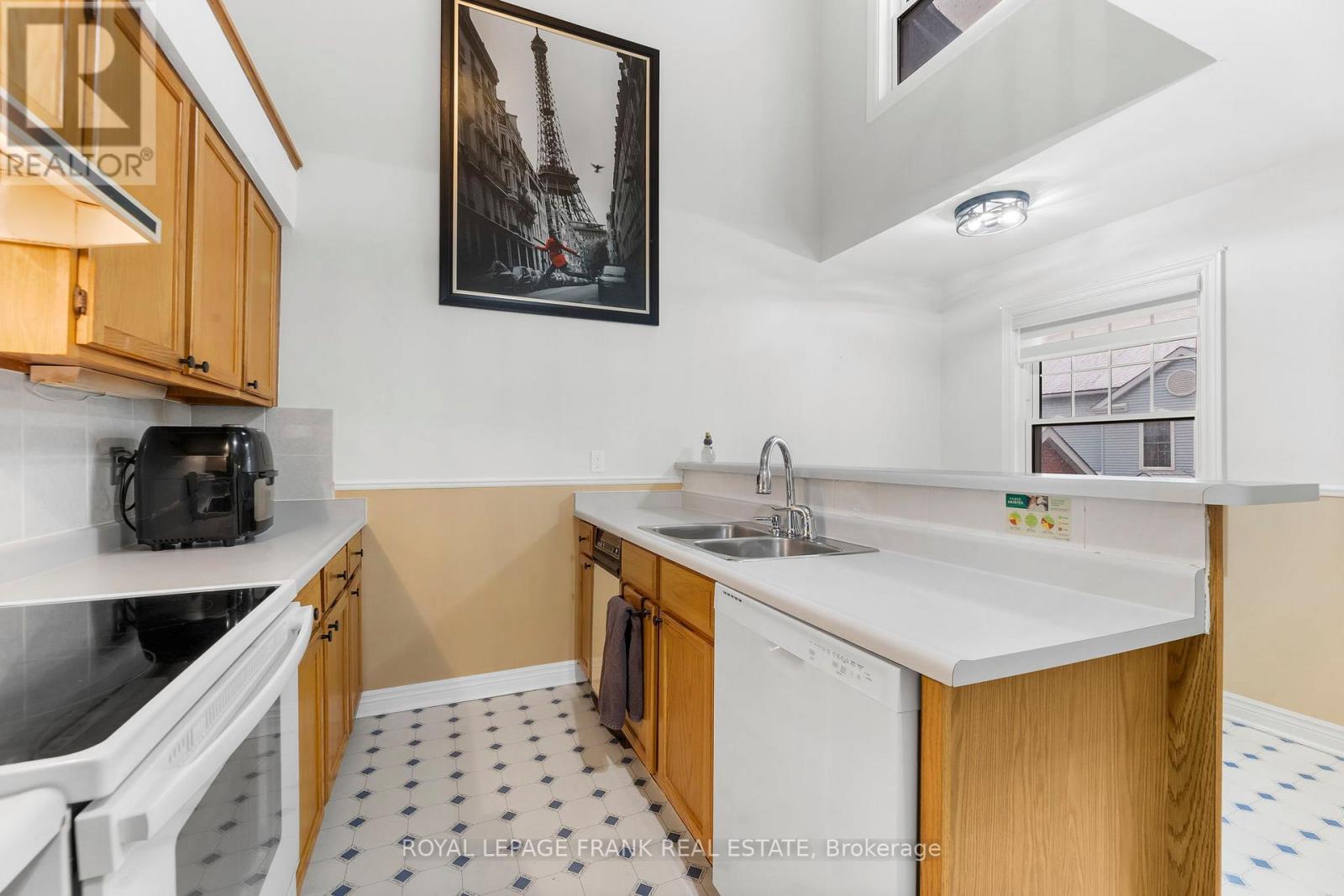 












E12 - 1665 NASH ROAD

,
Clarington (Courtice),




Ontario
L1E1S8

