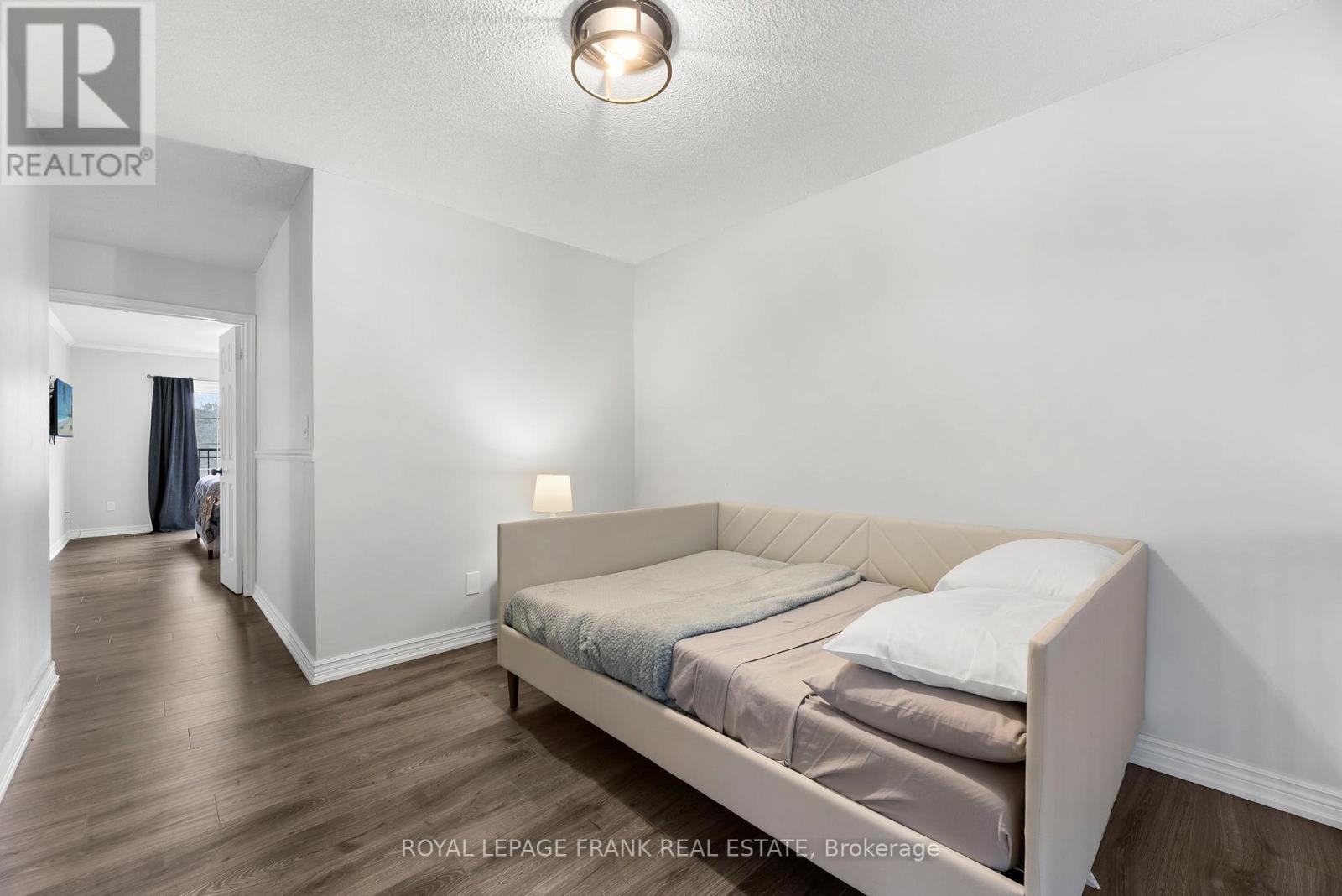 












E12 - 1665 NASH ROAD

,
Clarington (Courtice),




Ontario
L1E1S8

