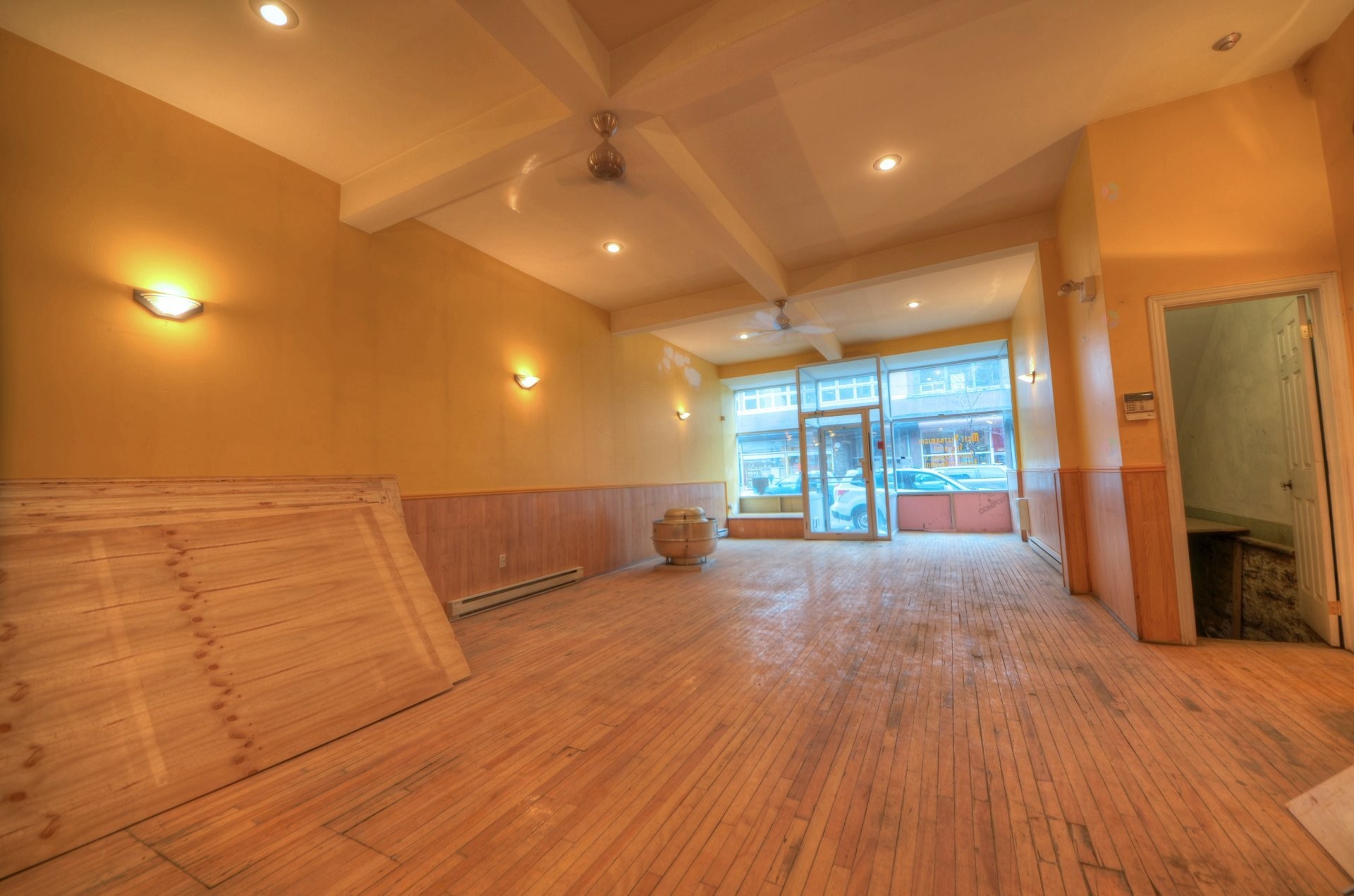 









1452

 - 1462


Rue Atateken

,
Montréal (Ville-Marie),




QC
H2L3L3

