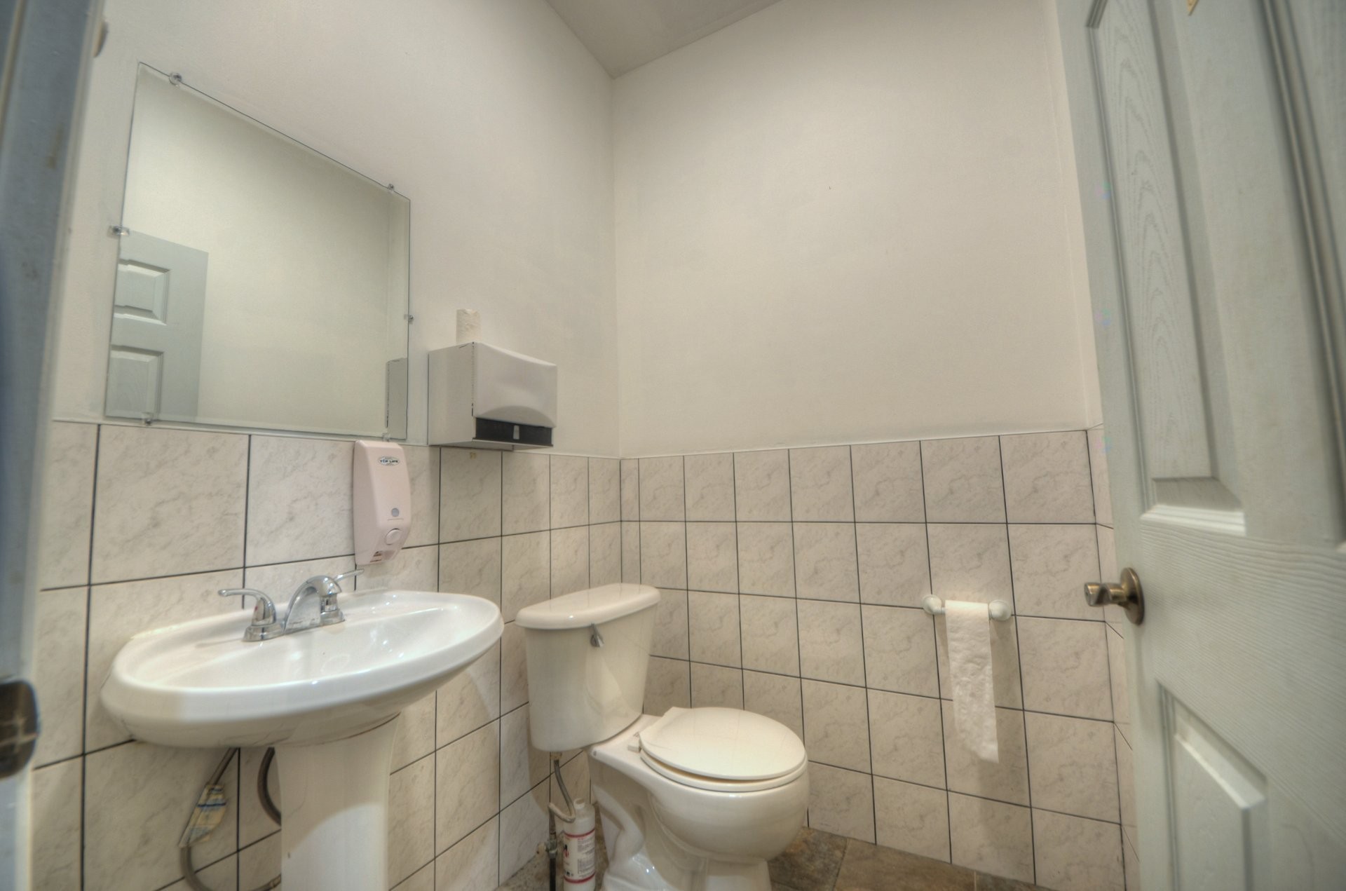 









1452

 - 1462


Rue Atateken

,
Montréal (Ville-Marie),




QC
H2L3L3

