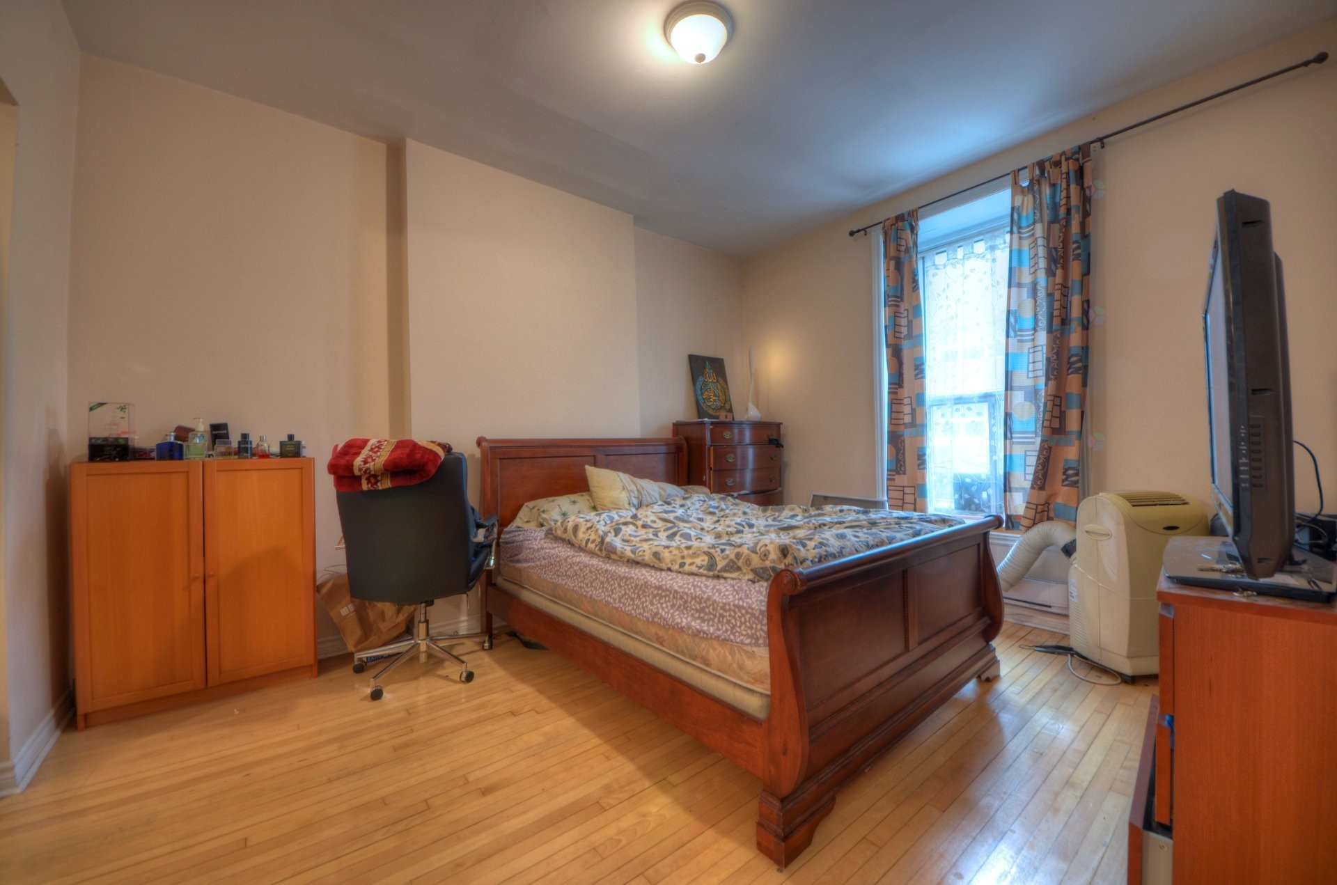 









1452

 - 1462


Rue Atateken

,
Montréal (Ville-Marie),




QC
H2L3L3

