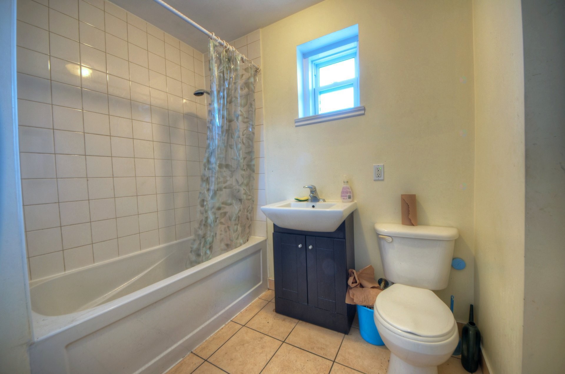 









1452

 - 1462


Rue Atateken

,
Montréal (Ville-Marie),




QC
H2L3L3

