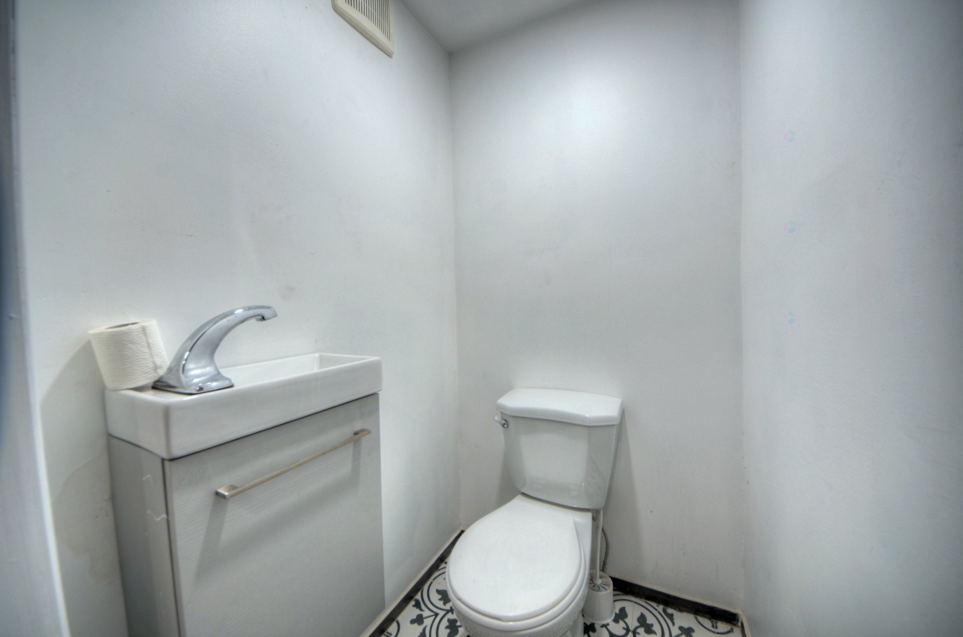 









1452

 - 1462


Rue Atateken

,
Montréal (Ville-Marie),




QC
H2L3L3

