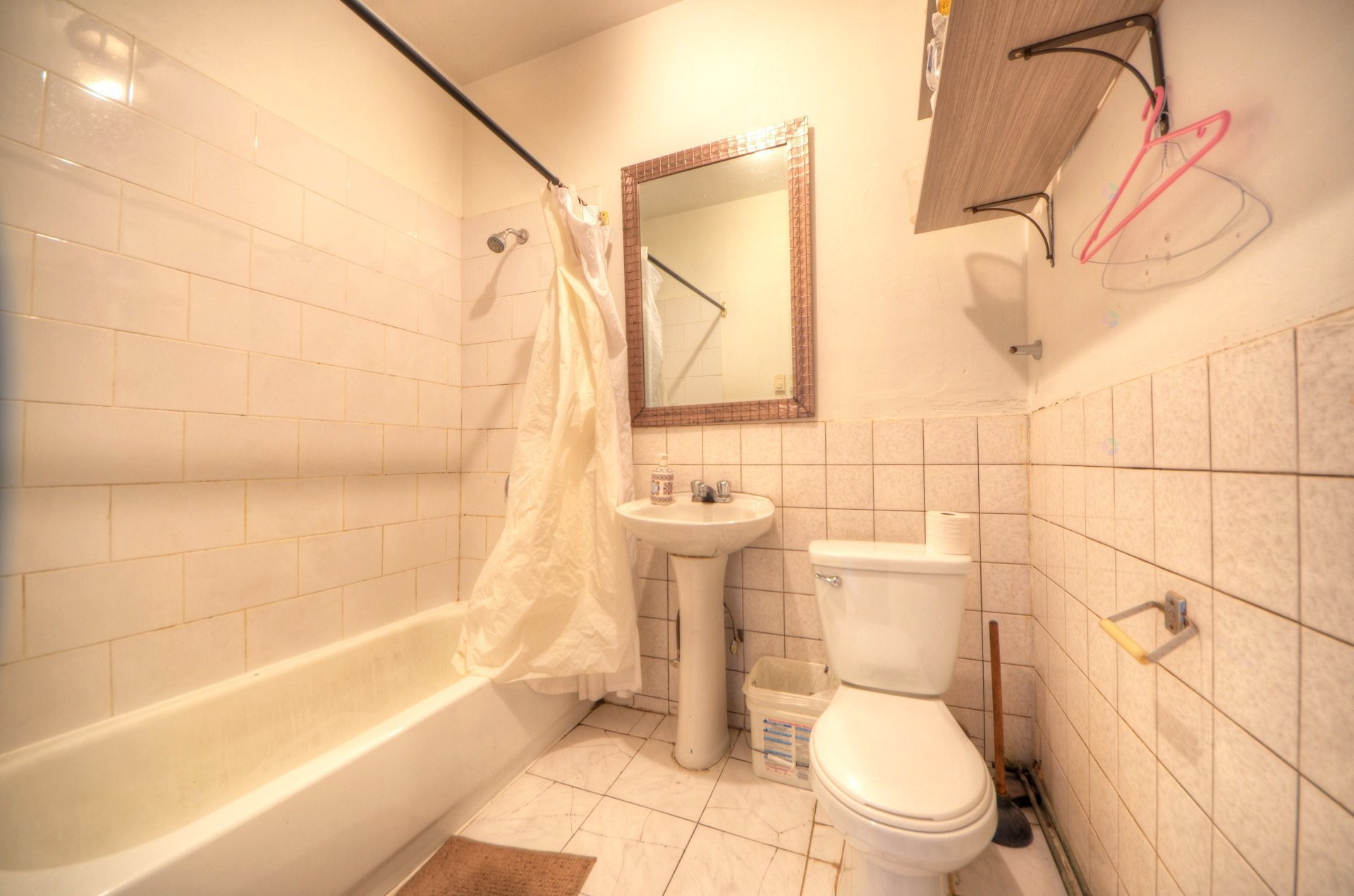 









1452

 - 1462


Rue Atateken

,
Montréal (Ville-Marie),




QC
H2L3L3

