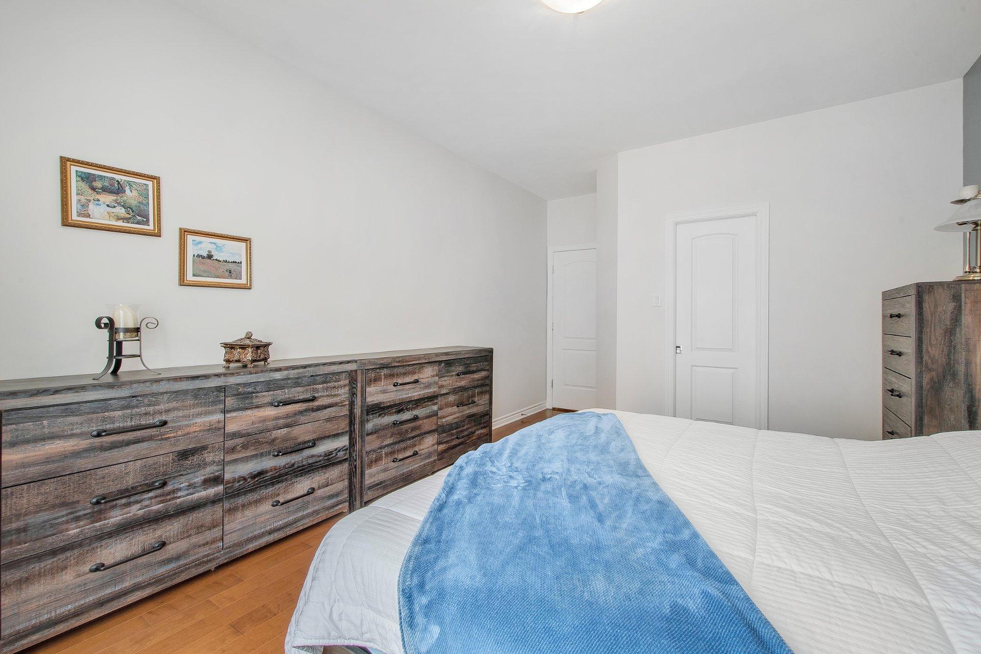 









645


Rue Montmartre

, 203,
Mascouche,




QC
J7K0J2

