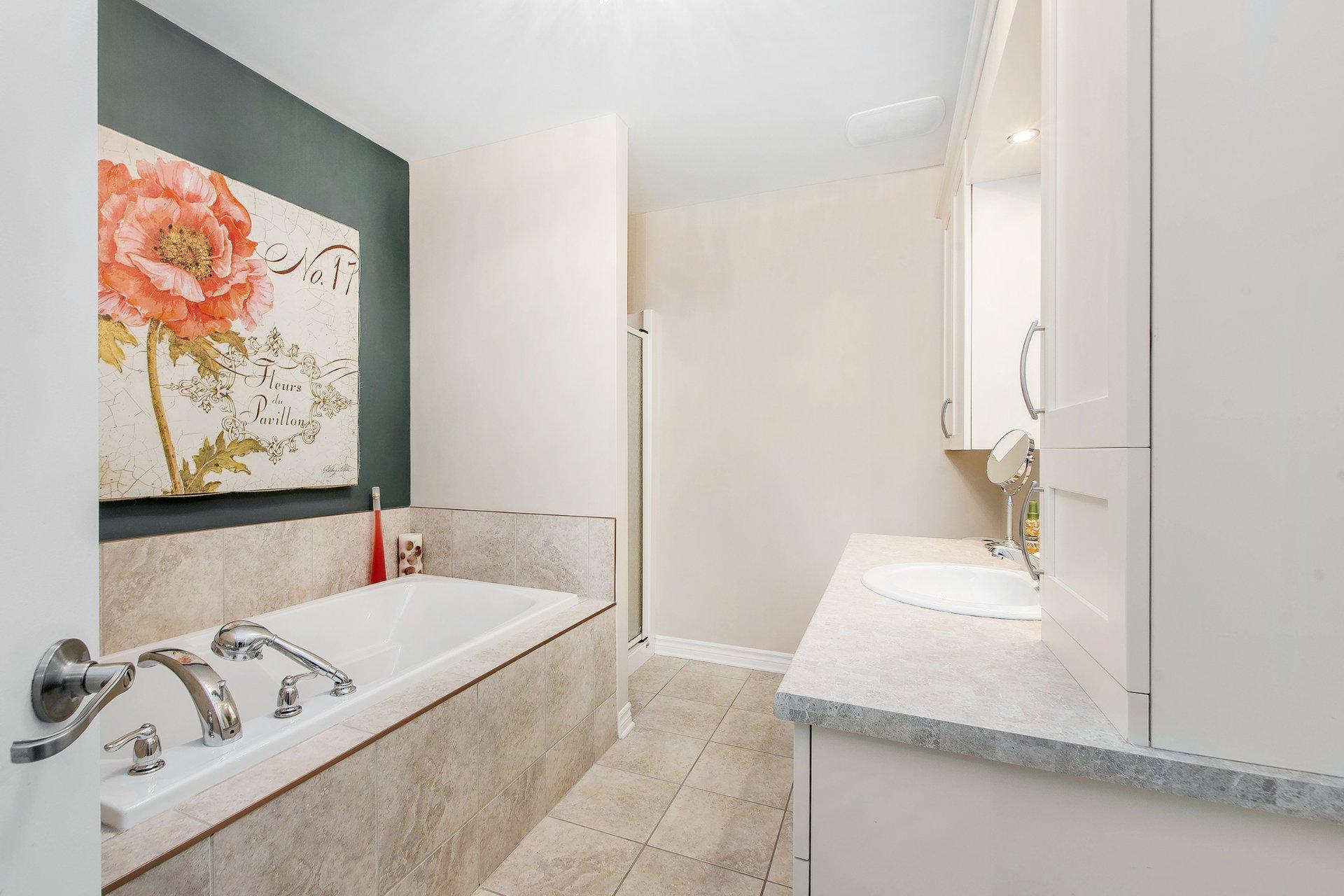 









645


Rue Montmartre

, 203,
Mascouche,




QC
J7K0J2

