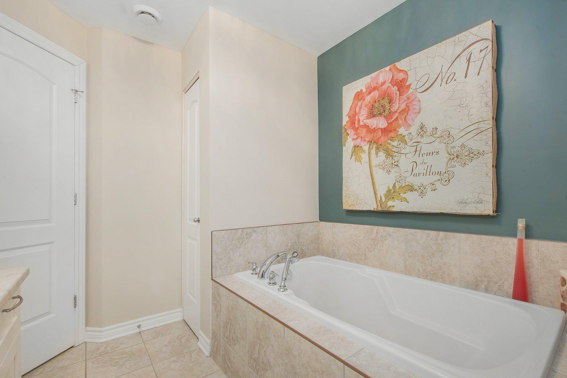 









645


Rue Montmartre

, 203,
Mascouche,




QC
J7K0J2

