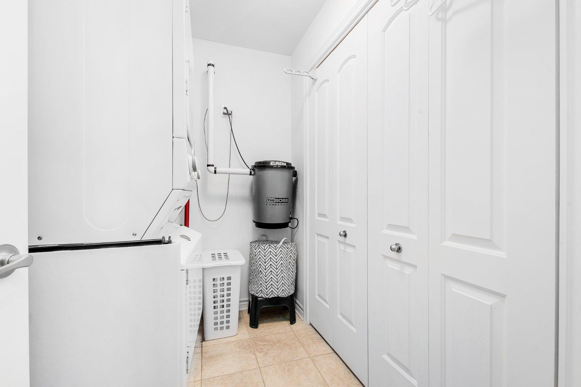 









645


Rue Montmartre

, 203,
Mascouche,




QC
J7K0J2

