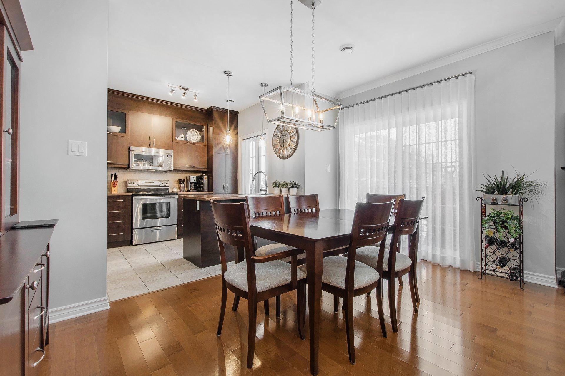 









645


Rue Montmartre

, 203,
Mascouche,




QC
J7K0J2

