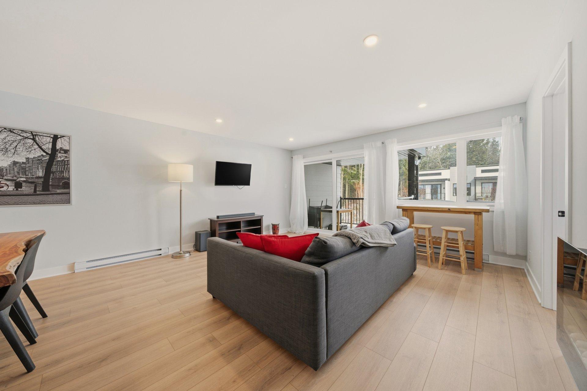 









900


Rue du Gisement

, 7,
Sherbrooke (Les Nations),




QC
J1H0N4

