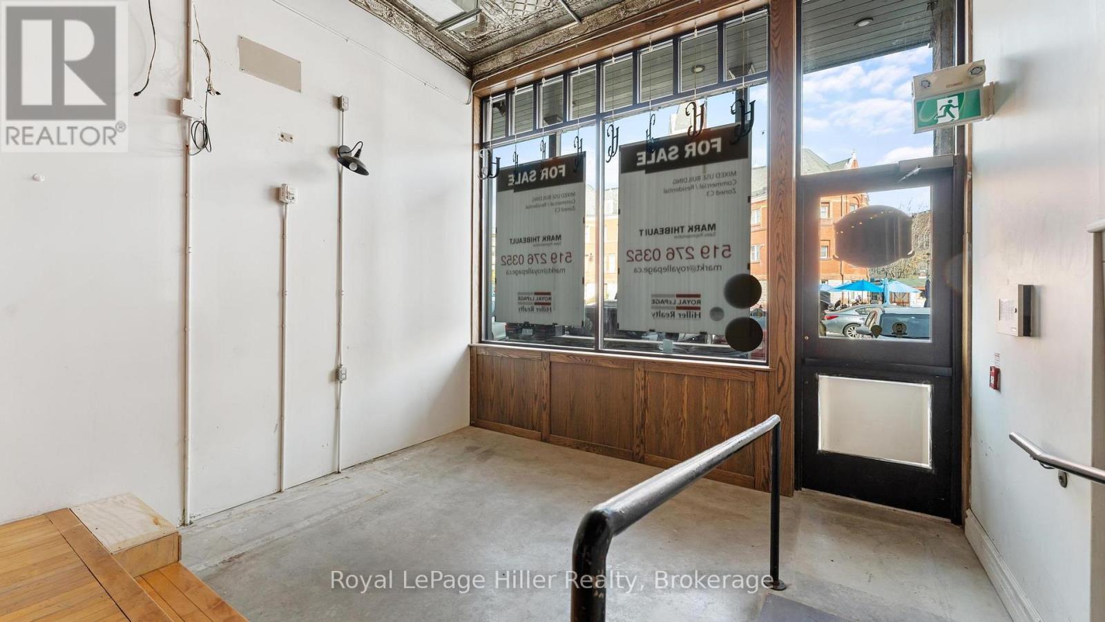 












21 MARKET PLACE E

,
Stratford,




Ontario
N5A1A4

