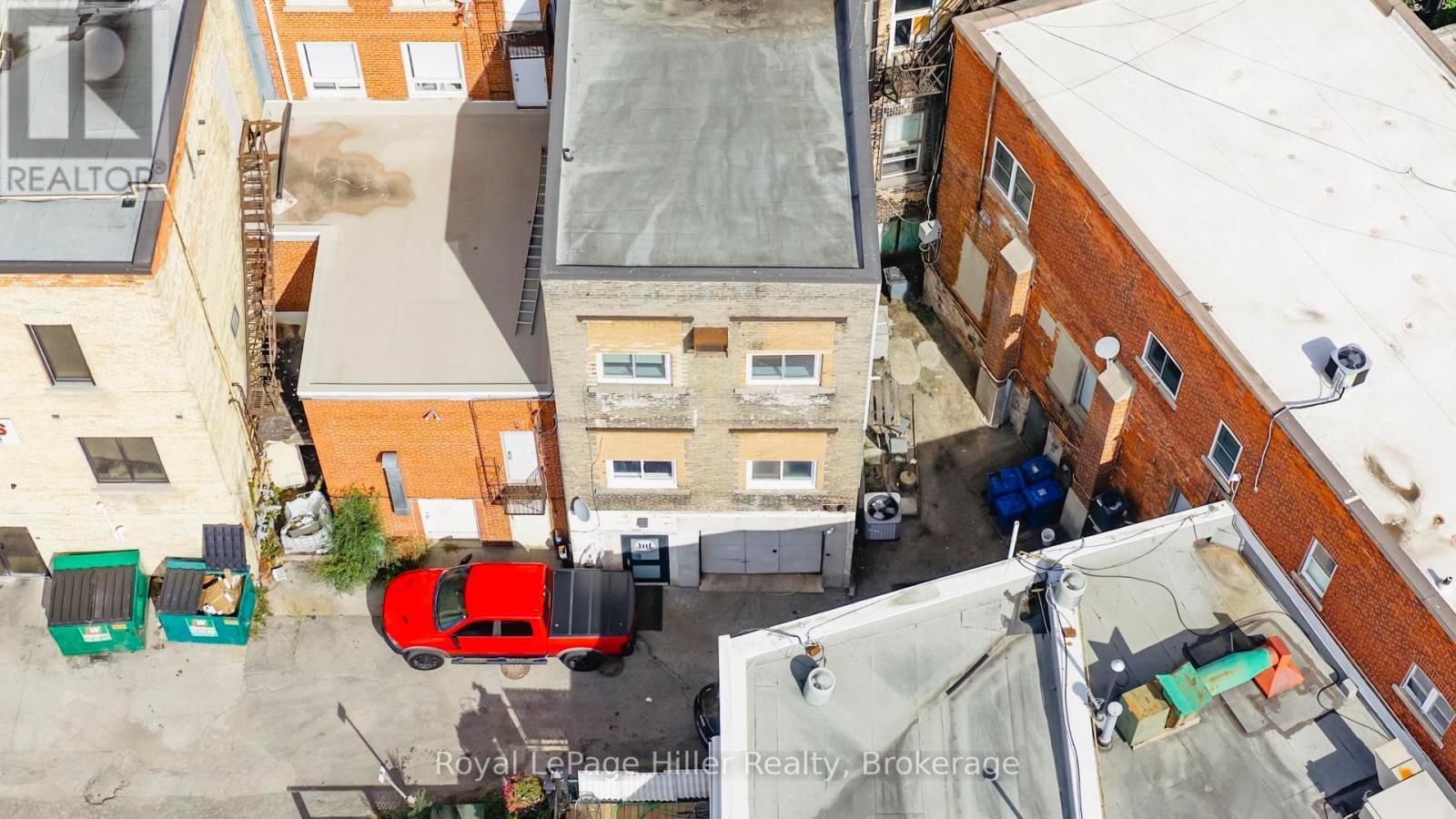 












21 MARKET PLACE E

,
Stratford,




Ontario
N5A1A4

