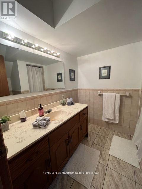 












LOWER - 48 PLOWSHARE CRESCENT

,
Toronto,




Ontario
M9V4Y2

