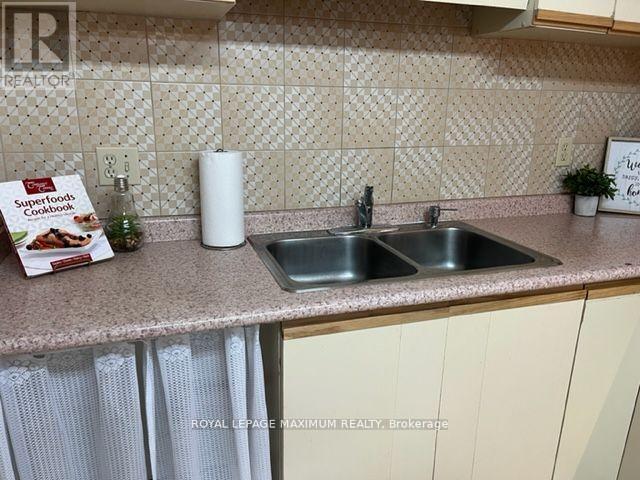 












LOWER - 48 PLOWSHARE CRESCENT

,
Toronto,




Ontario
M9V4Y2

