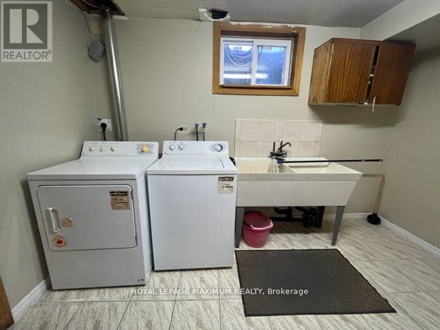 












LOWER - 48 PLOWSHARE CRESCENT

,
Toronto,




Ontario
M9V4Y2

