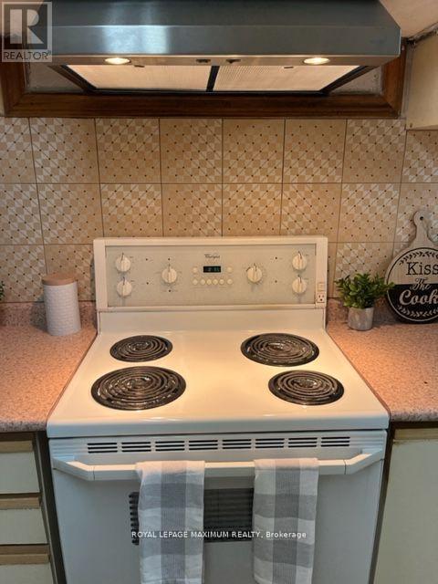 












LOWER - 48 PLOWSHARE CRESCENT

,
Toronto,




Ontario
M9V4Y2

