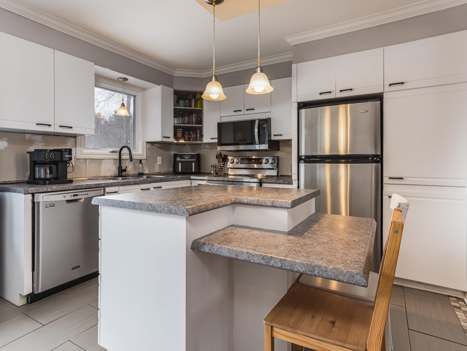 









1530


Route de la Cité-des-Jeunes

,
Saint-Lazare,




QC
J7T2B8

