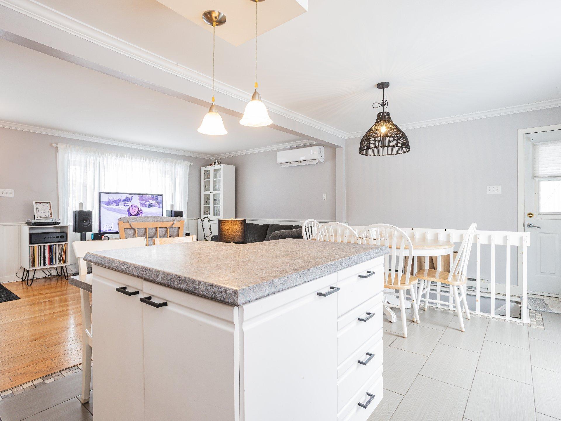 









1530


Route de la Cité-des-Jeunes

,
Saint-Lazare,




QC
J7T2B8

