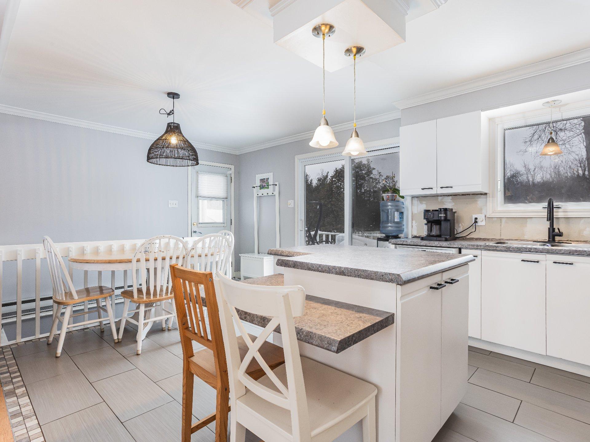 









1530


Route de la Cité-des-Jeunes

,
Saint-Lazare,




QC
J7T2B8

