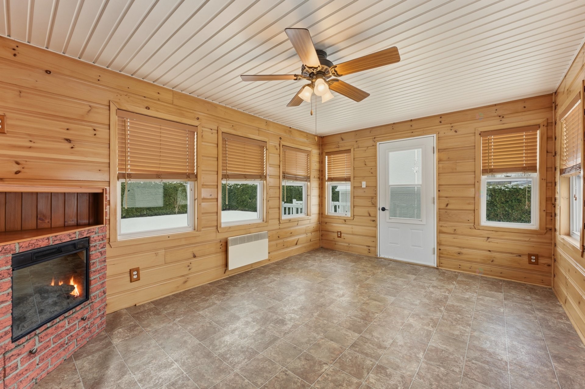 









576


Rue Principale

,
Sainte-Brigide-d'Iberville,




QC
J0J1X0

