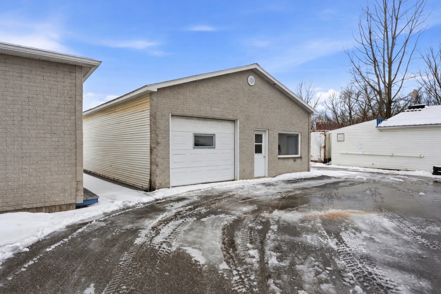 









576


Rue Principale

,
Sainte-Brigide-d'Iberville,




QC
J0J1X0

