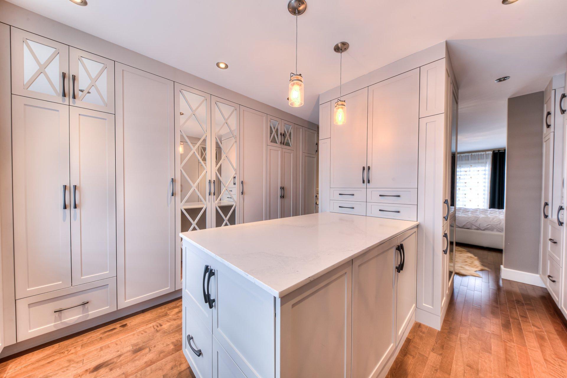 









16620


Rue Iberville

,
Mirabel,




QC
J7J0A2

