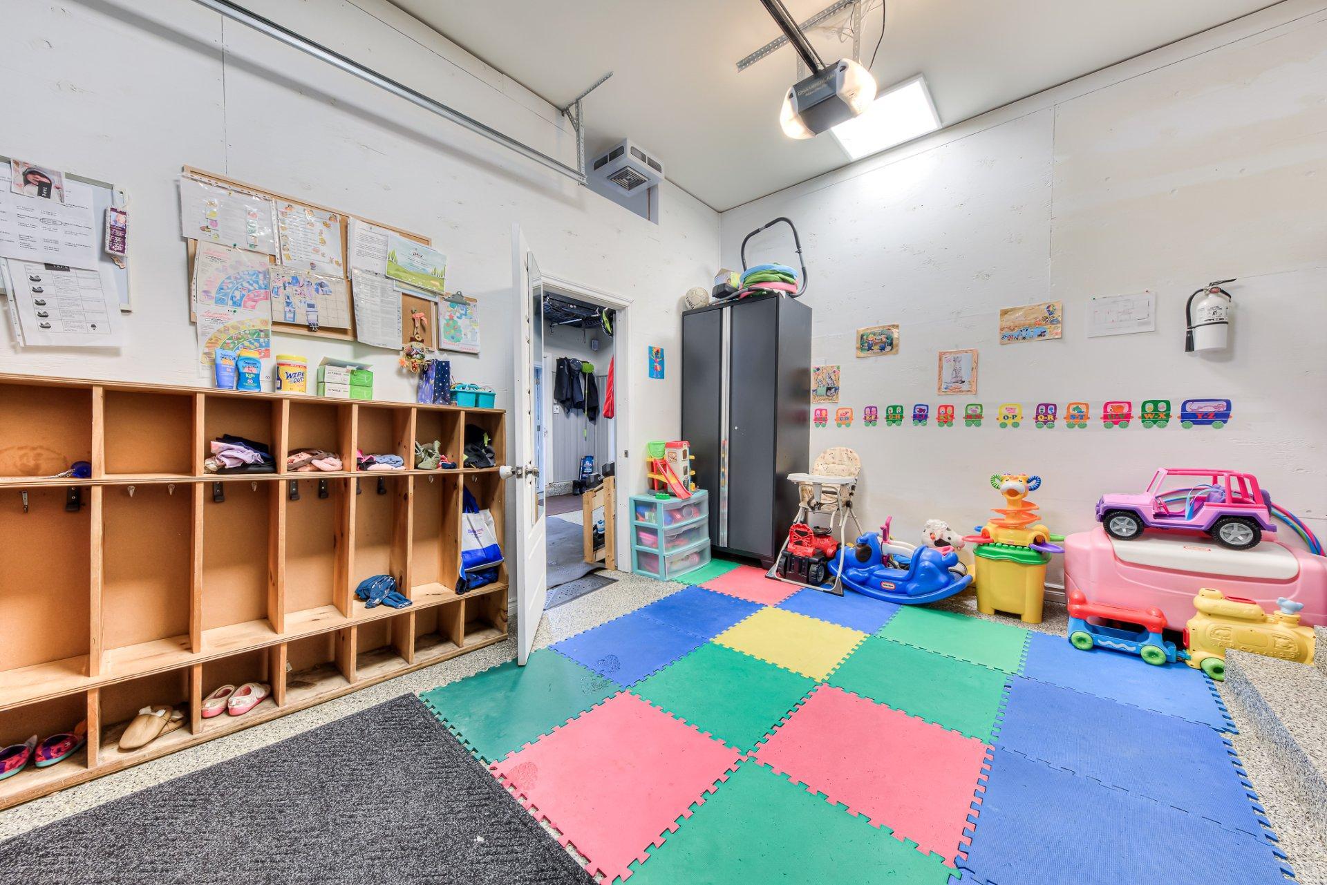 









16620


Rue Iberville

,
Mirabel,




QC
J7J0A2

