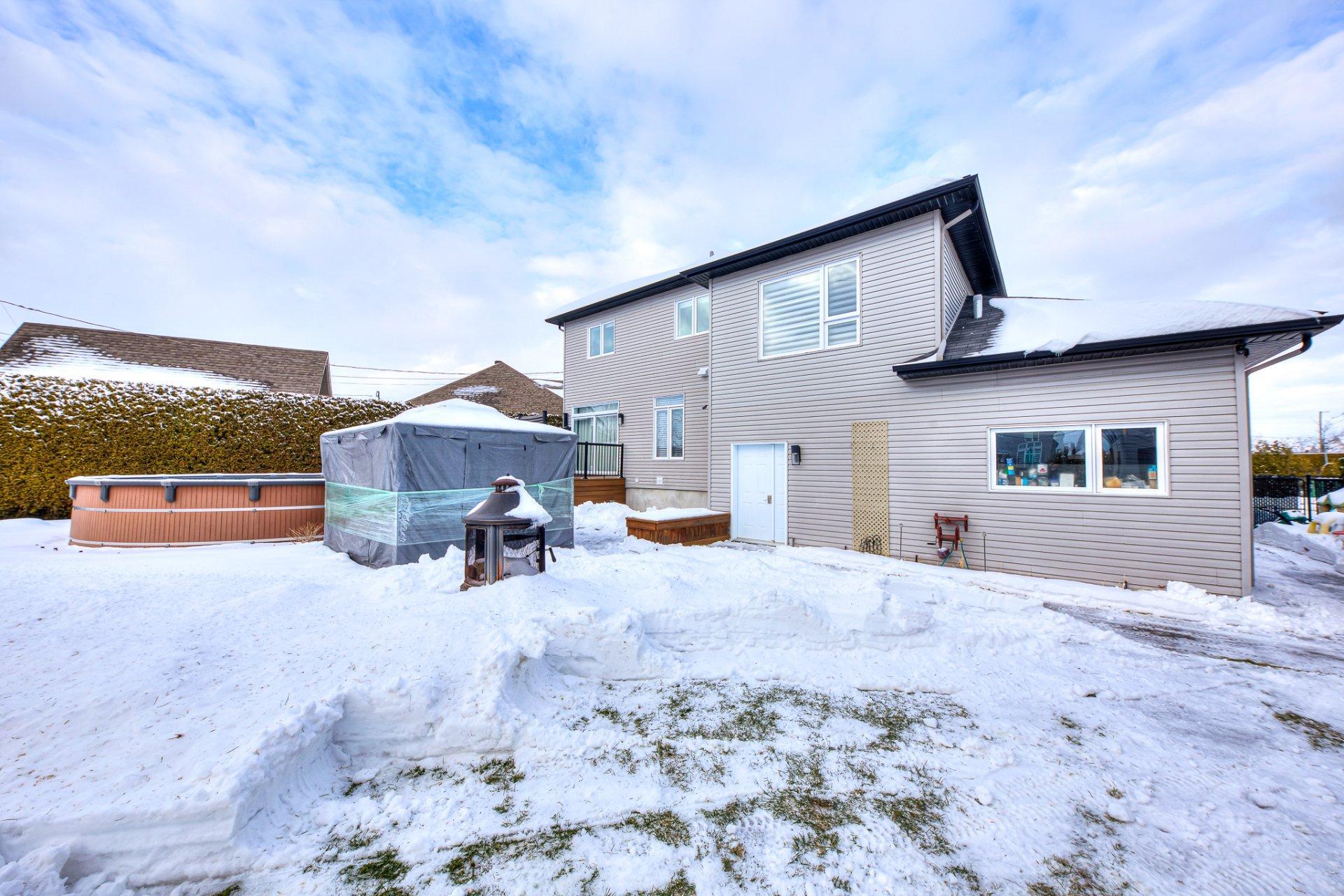 









16620


Rue Iberville

,
Mirabel,




QC
J7J0A2

