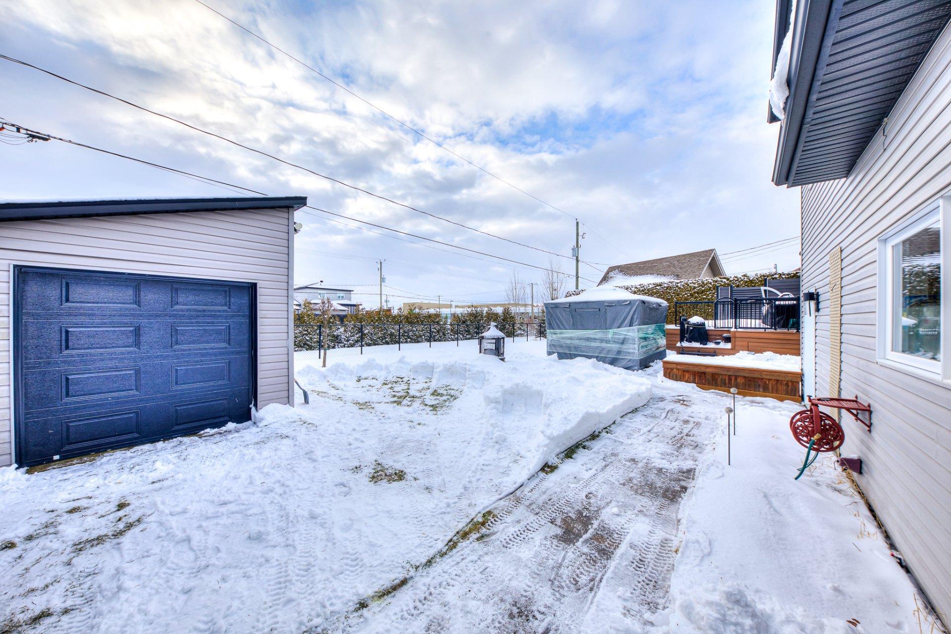 









16620


Rue Iberville

,
Mirabel,




QC
J7J0A2

