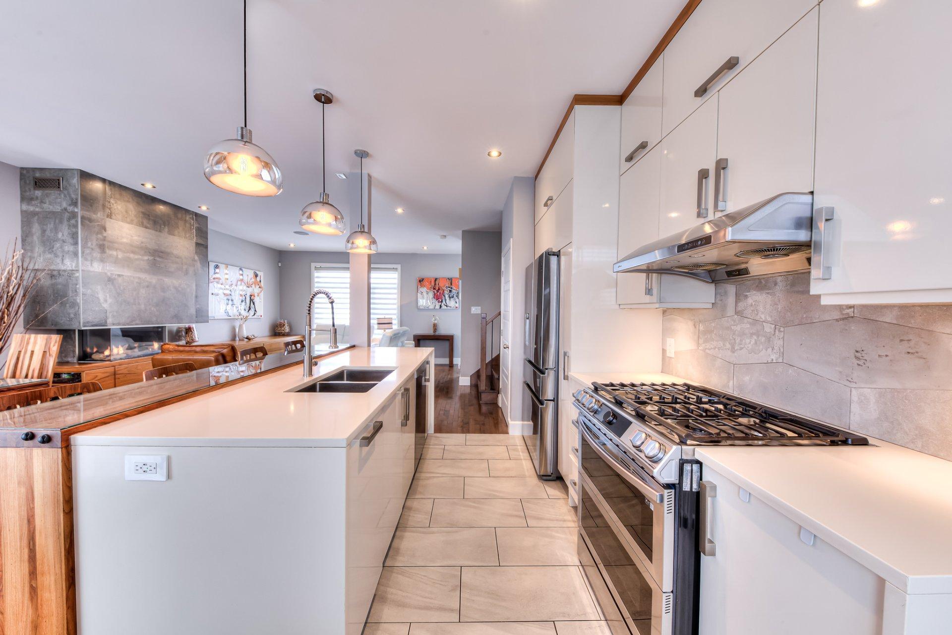 









16620


Rue Iberville

,
Mirabel,




QC
J7J0A2

