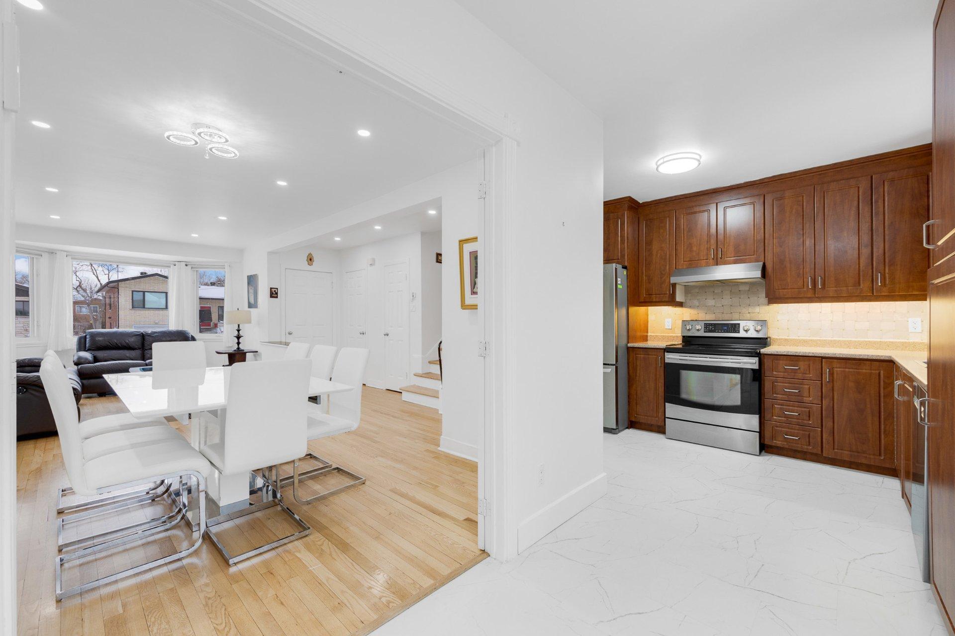 









5627


Av. Melling

,
Côte-Saint-Luc,




QC
H4W2C1

