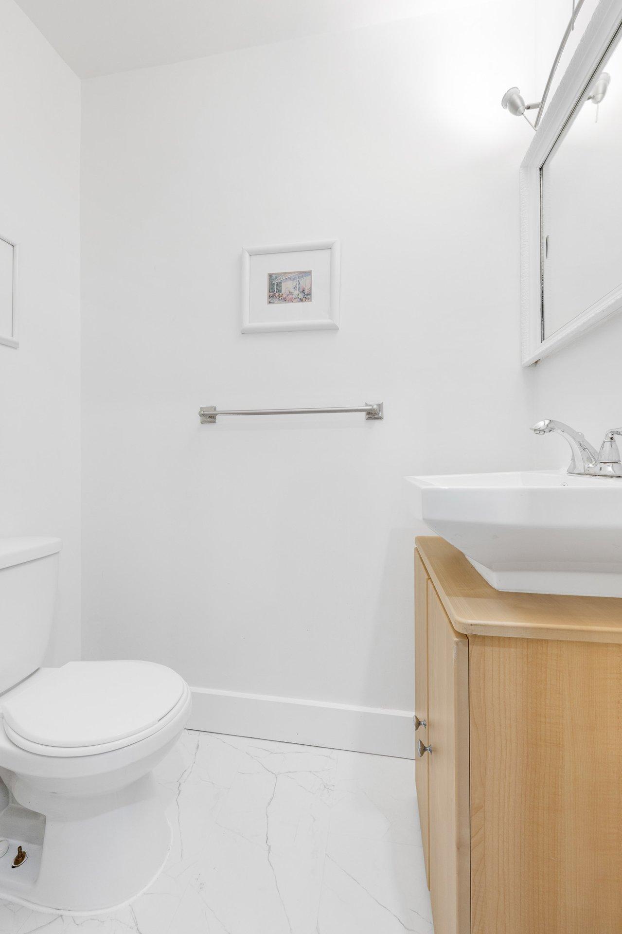 









5627


Av. Melling

,
Côte-Saint-Luc,




QC
H4W2C1

