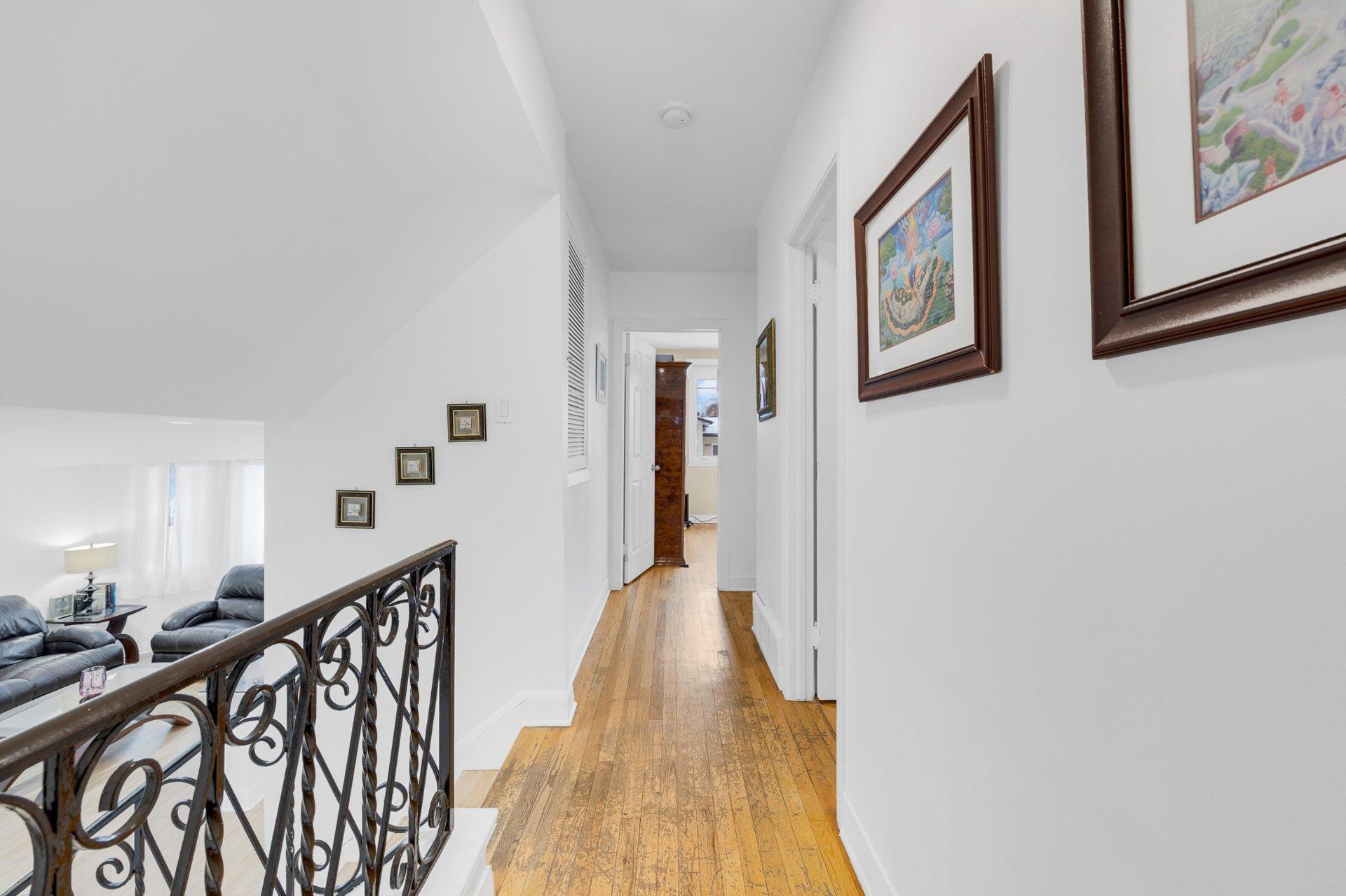 









5627


Av. Melling

,
Côte-Saint-Luc,




QC
H4W2C1

