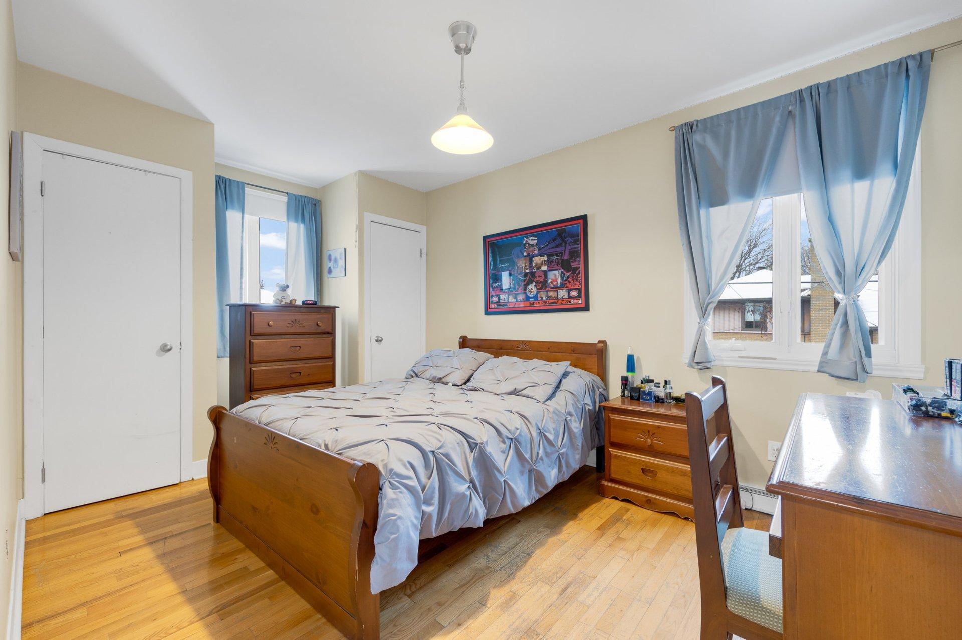 









5627


Av. Melling

,
Côte-Saint-Luc,




QC
H4W2C1

