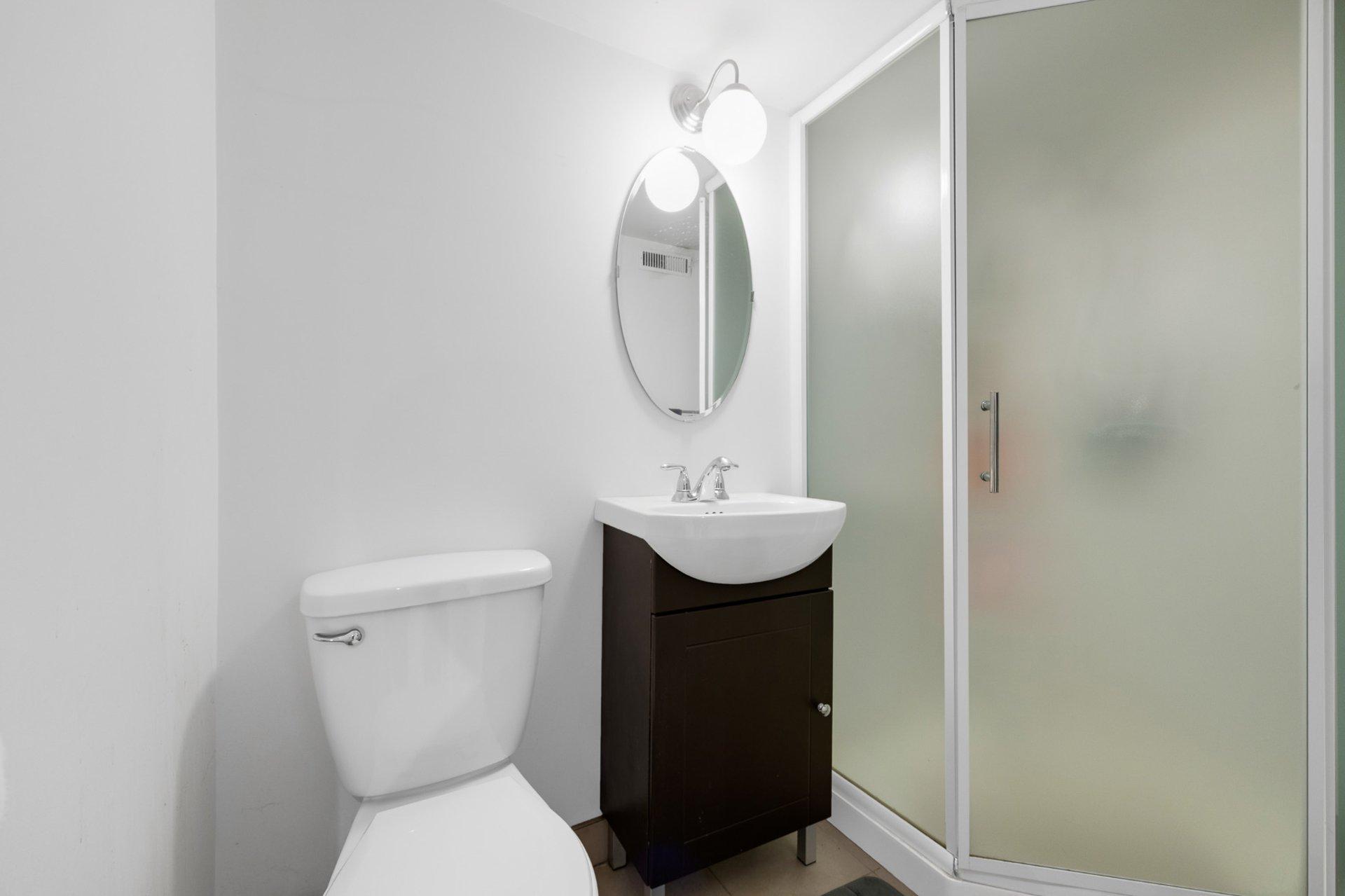 









5627


Av. Melling

,
Côte-Saint-Luc,




QC
H4W2C1

