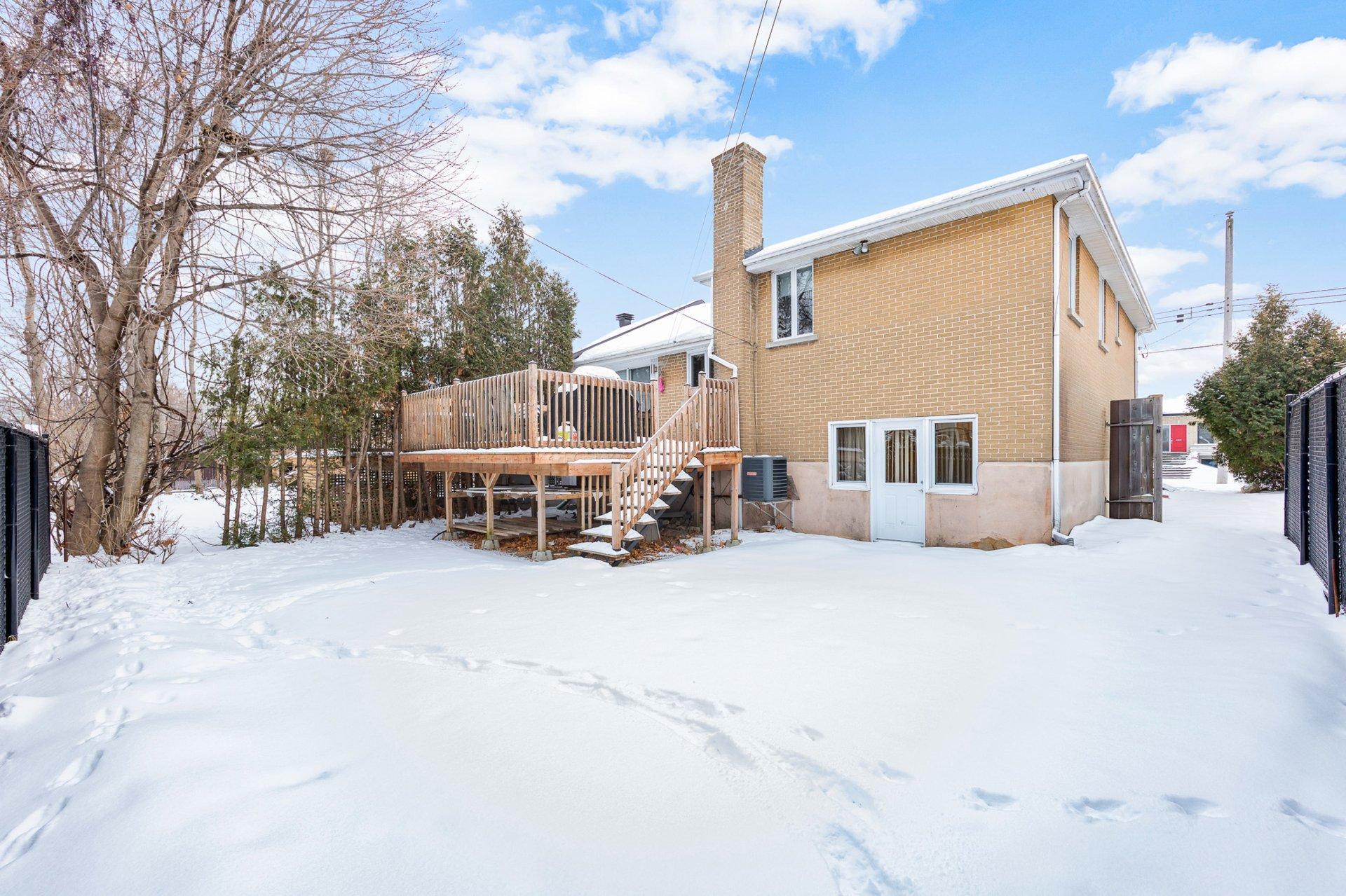 









5627


Av. Melling

,
Côte-Saint-Luc,




QC
H4W2C1

