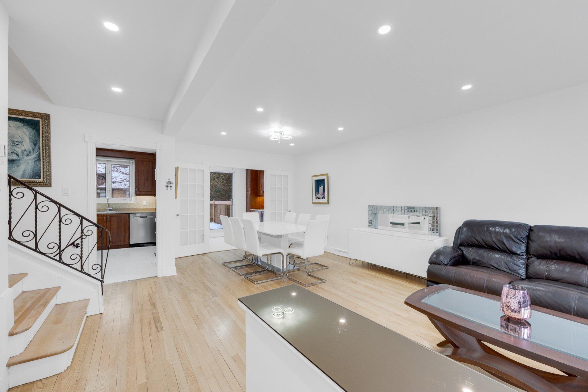 









5627


Av. Melling

,
Côte-Saint-Luc,




QC
H4W2C1

