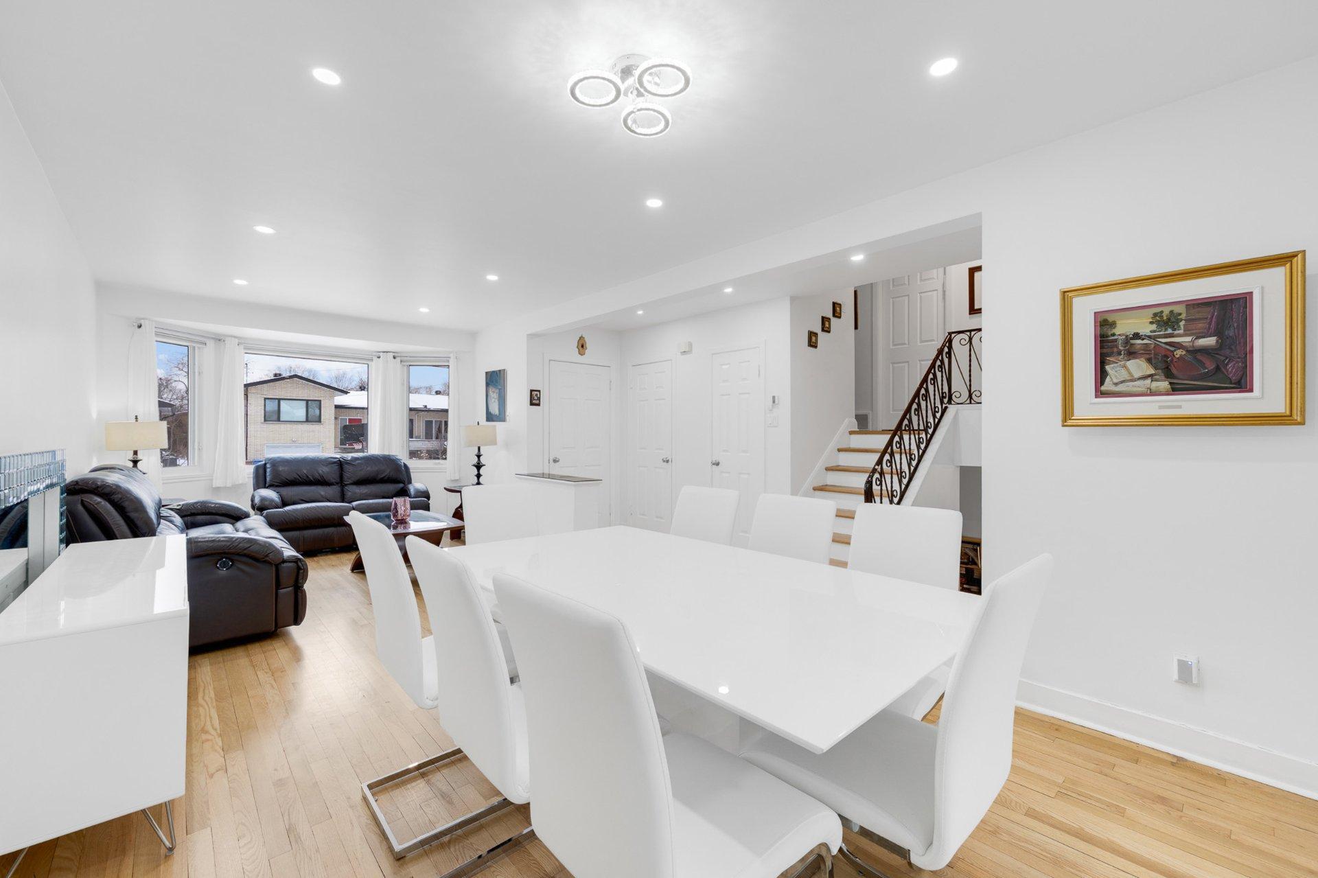 









5627


Av. Melling

,
Côte-Saint-Luc,




QC
H4W2C1

