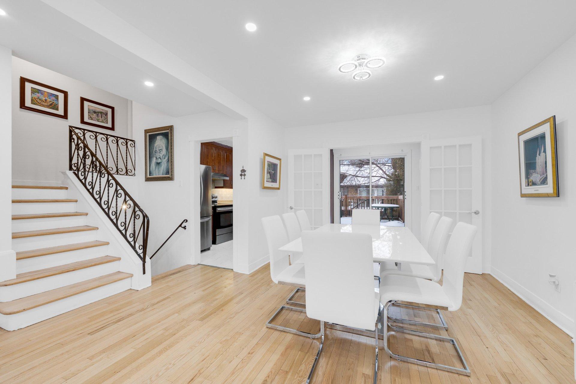 









5627


Av. Melling

,
Côte-Saint-Luc,




QC
H4W2C1

