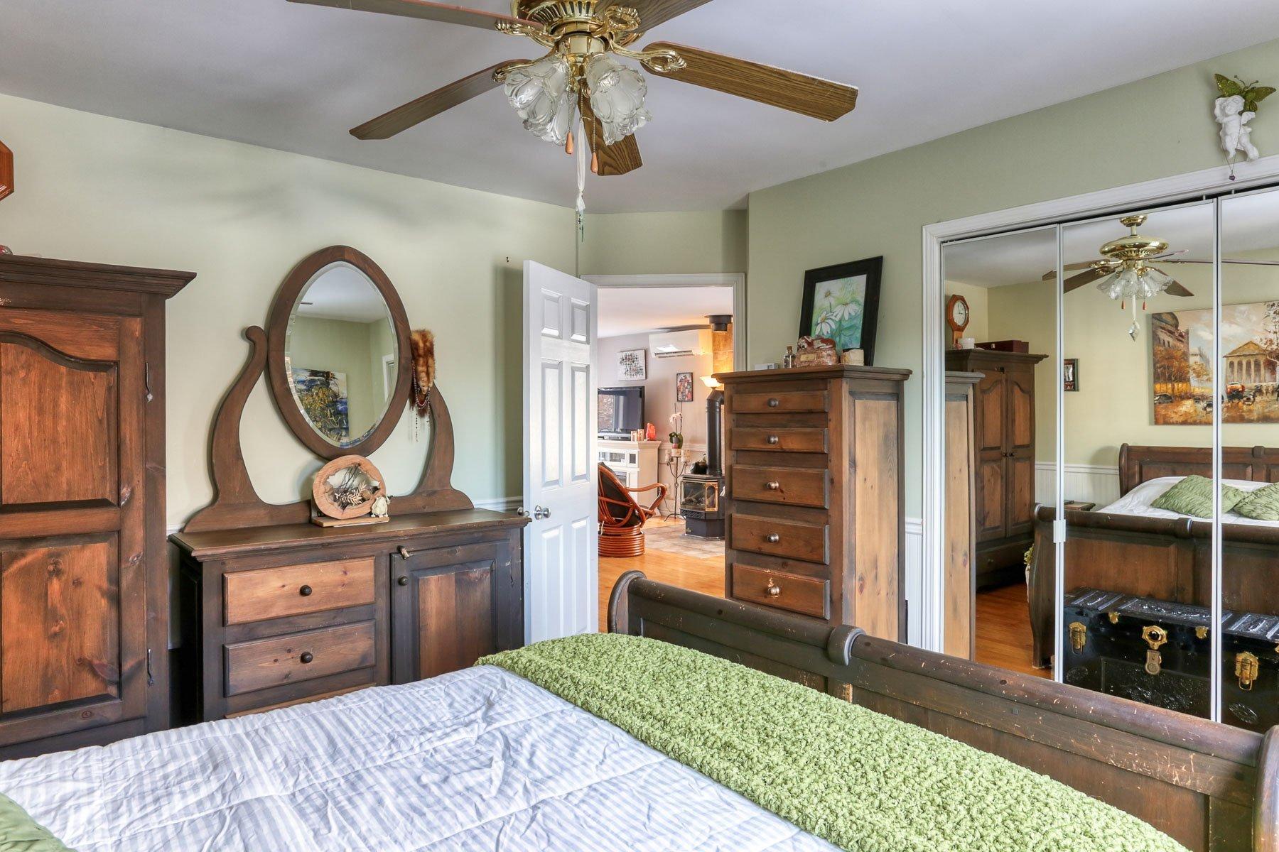 









3361


Ch. du Tour-du-Lac

,
Hérouxville,




QC
G0X1J0

