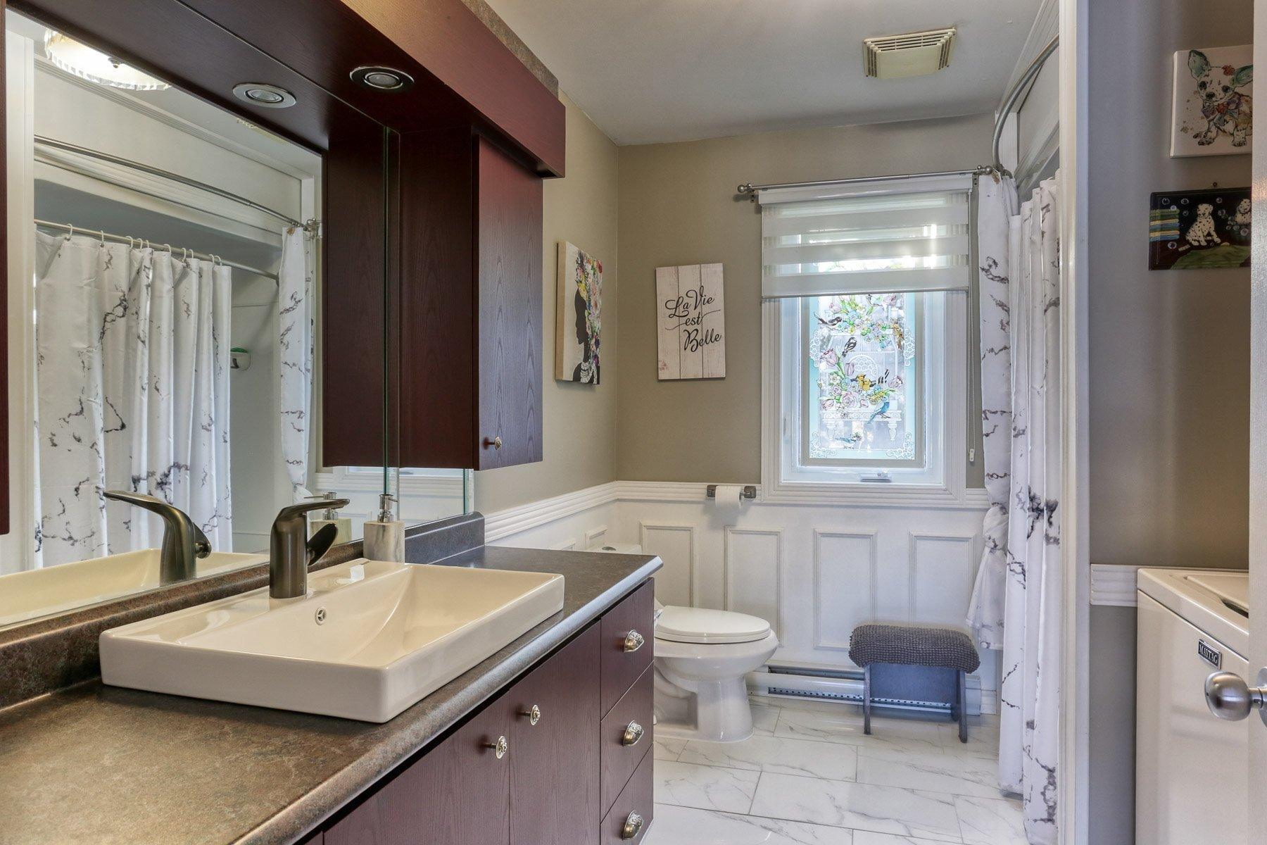 









3361


Ch. du Tour-du-Lac

,
Hérouxville,




QC
G0X1J0

