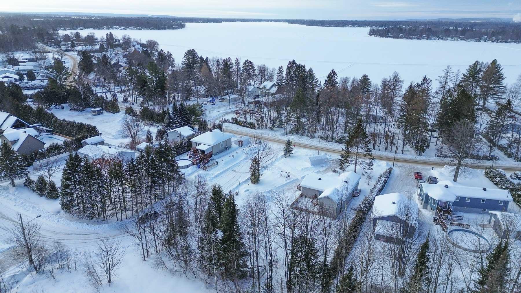 









3361


Ch. du Tour-du-Lac

,
Hérouxville,




QC
G0X1J0

