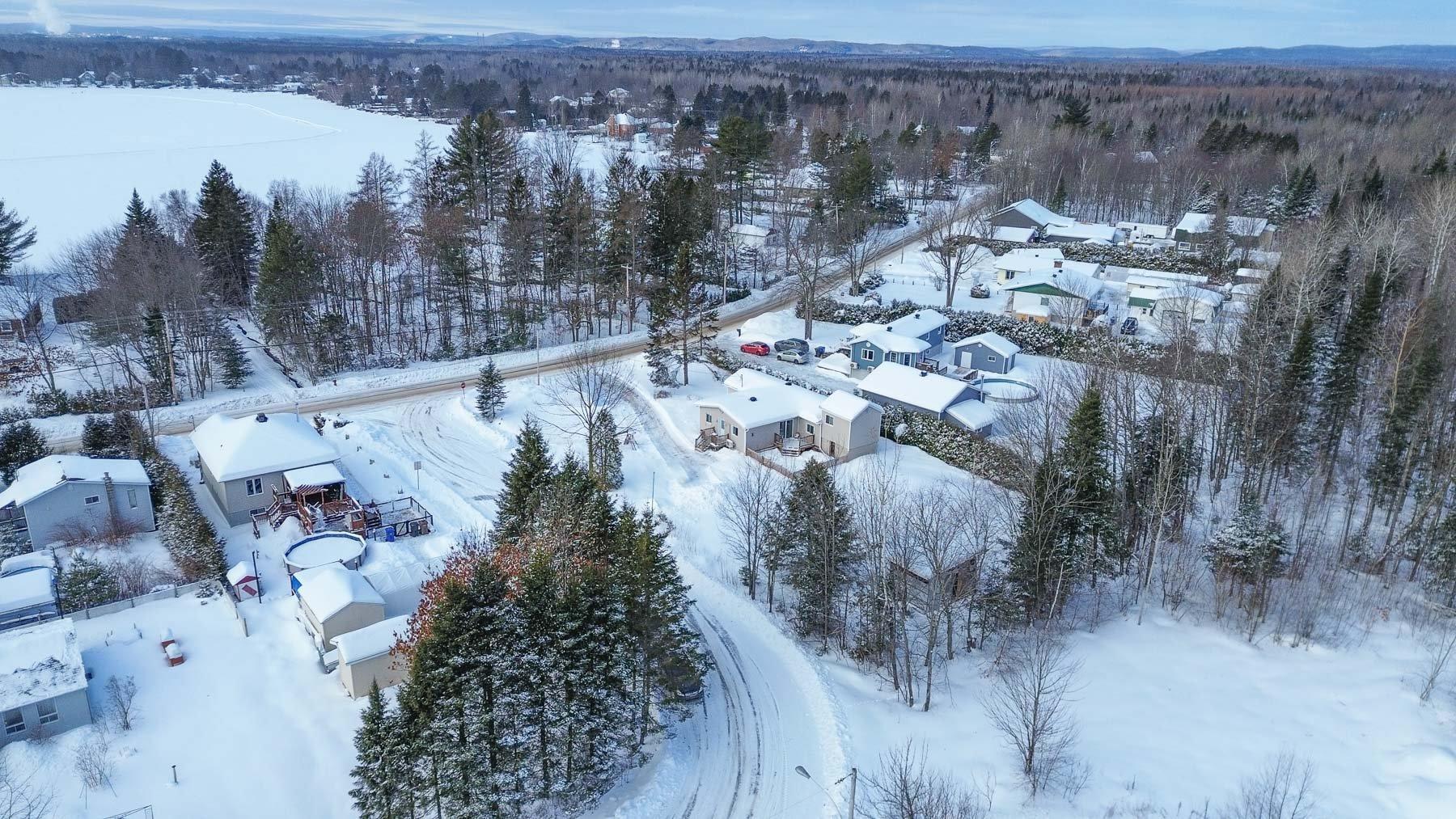 









3361


Ch. du Tour-du-Lac

,
Hérouxville,




QC
G0X1J0

