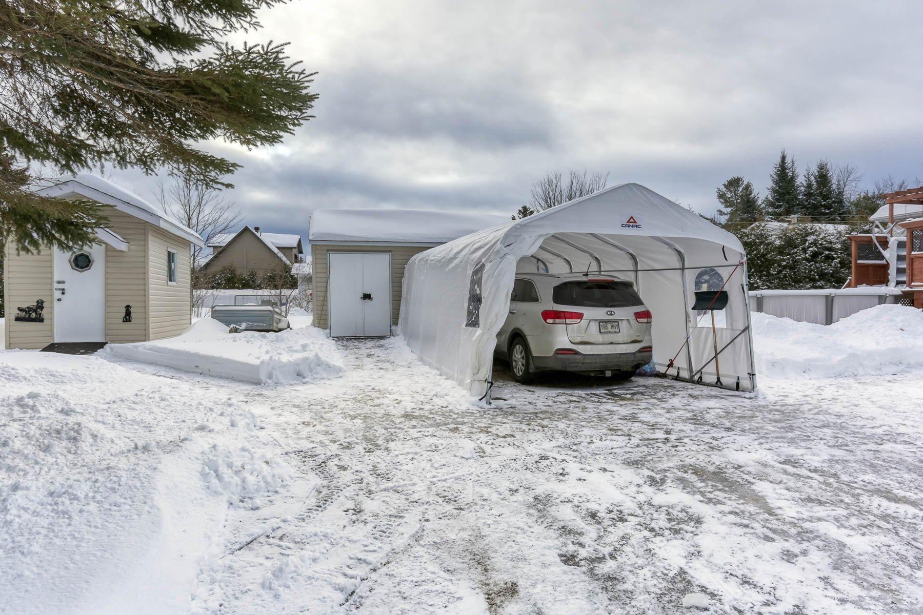 









3361


Ch. du Tour-du-Lac

,
Hérouxville,




QC
G0X1J0

