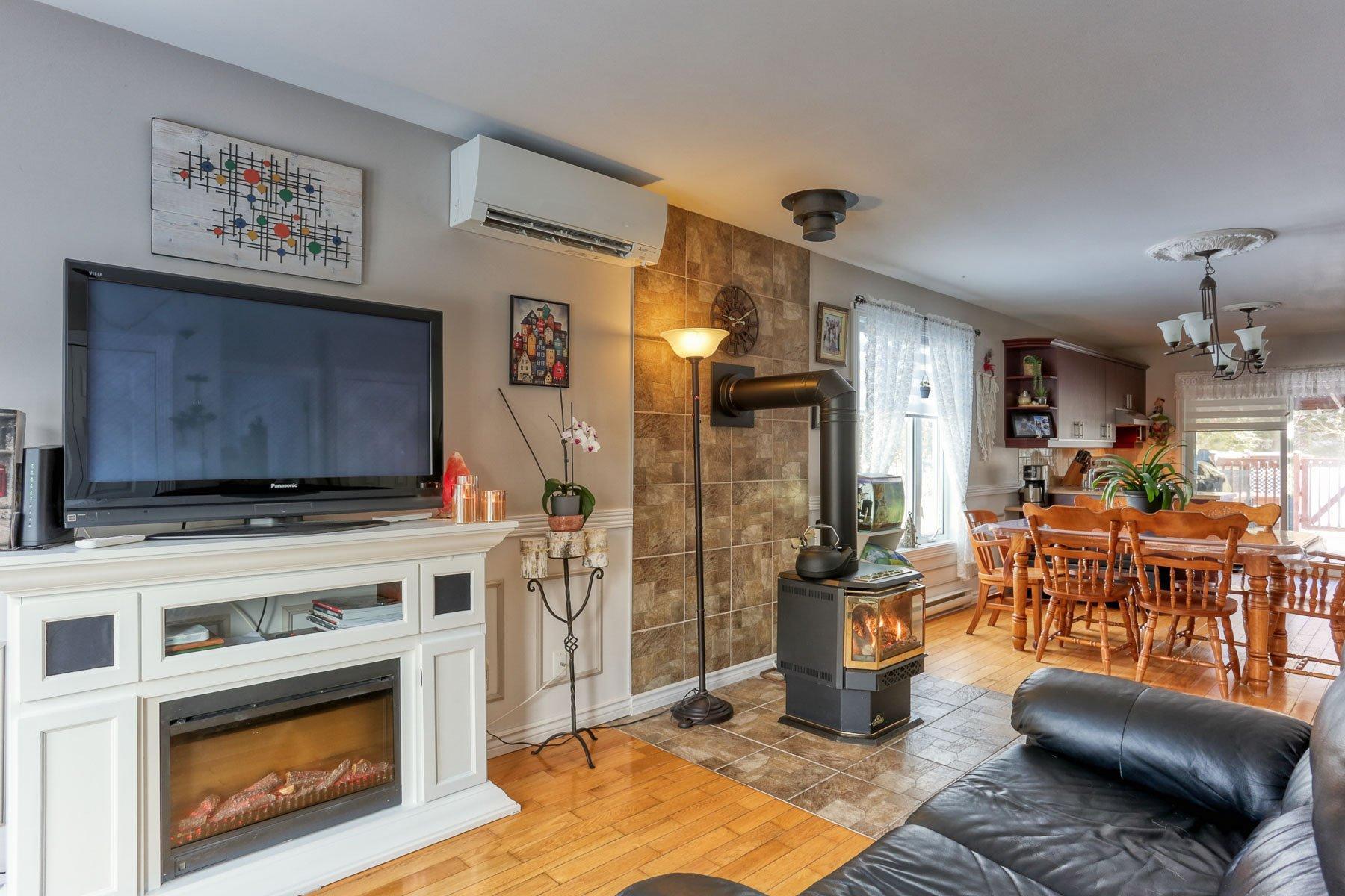 









3361


Ch. du Tour-du-Lac

,
Hérouxville,




QC
G0X1J0

