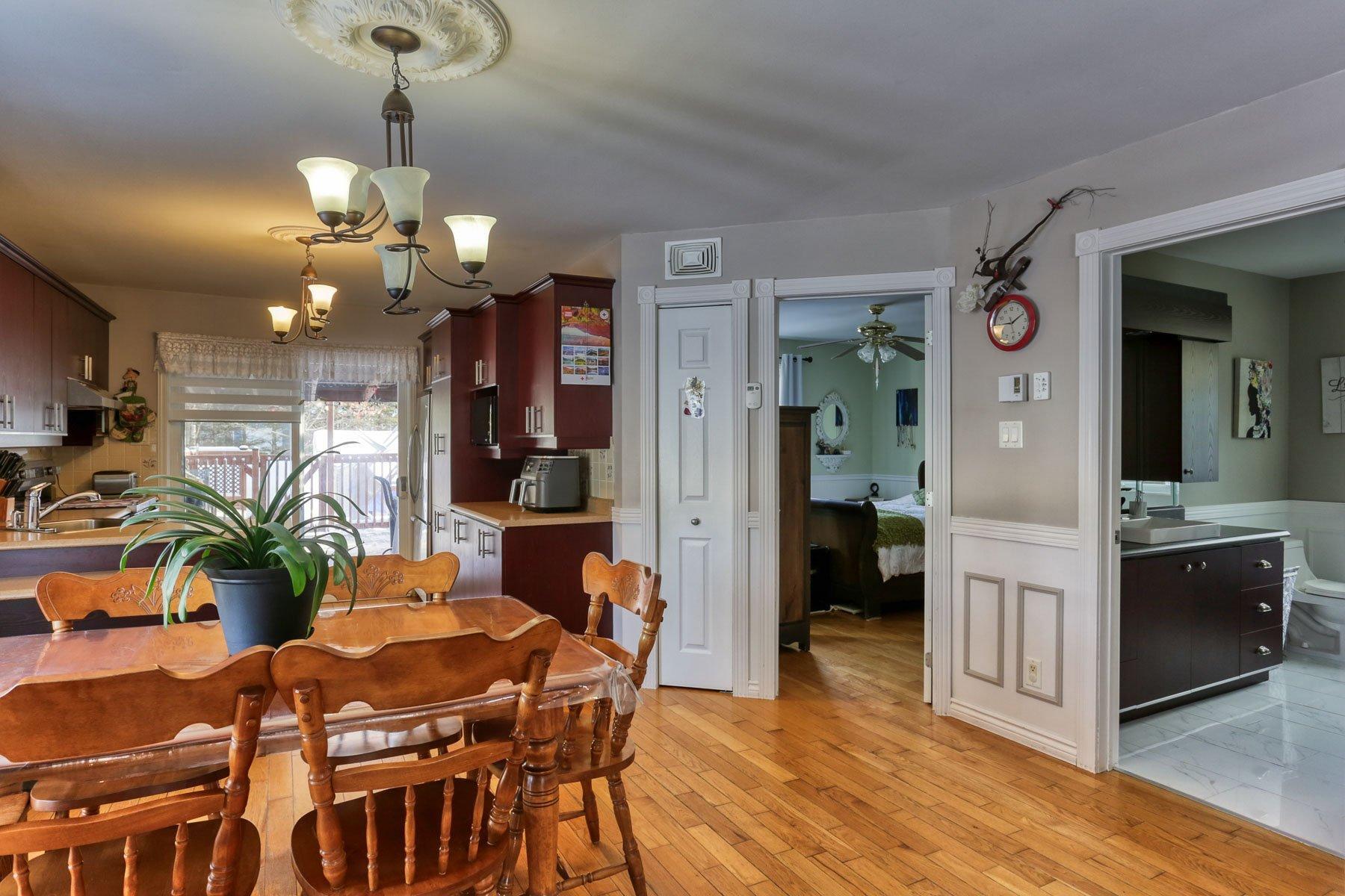 









3361


Ch. du Tour-du-Lac

,
Hérouxville,




QC
G0X1J0

