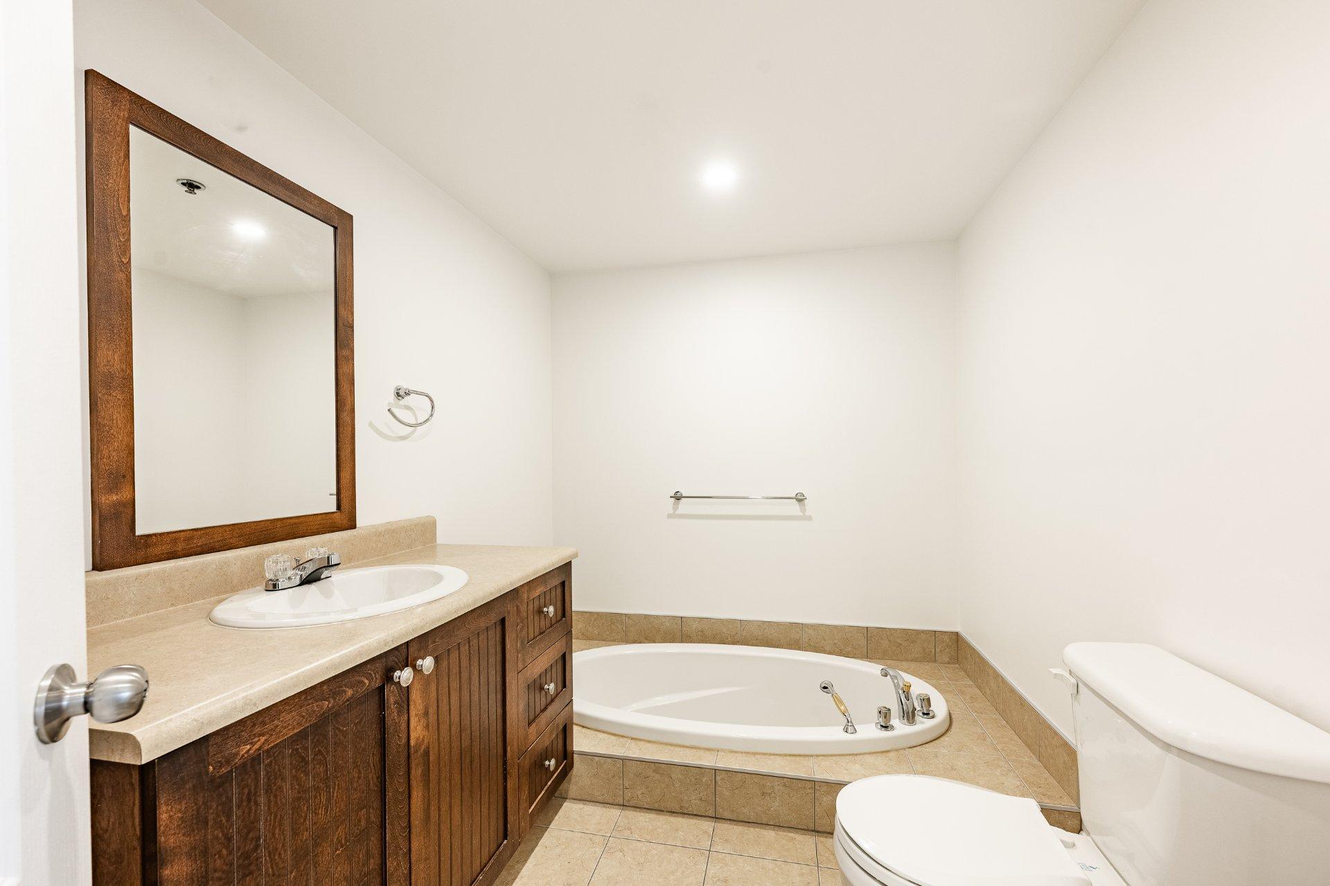 









130


Boul. de Bromont

, 101,
Bromont,




QC
J2L2K8

